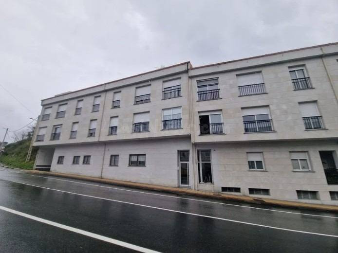Venta piso en San Cibrao das Viñas (Ourense)