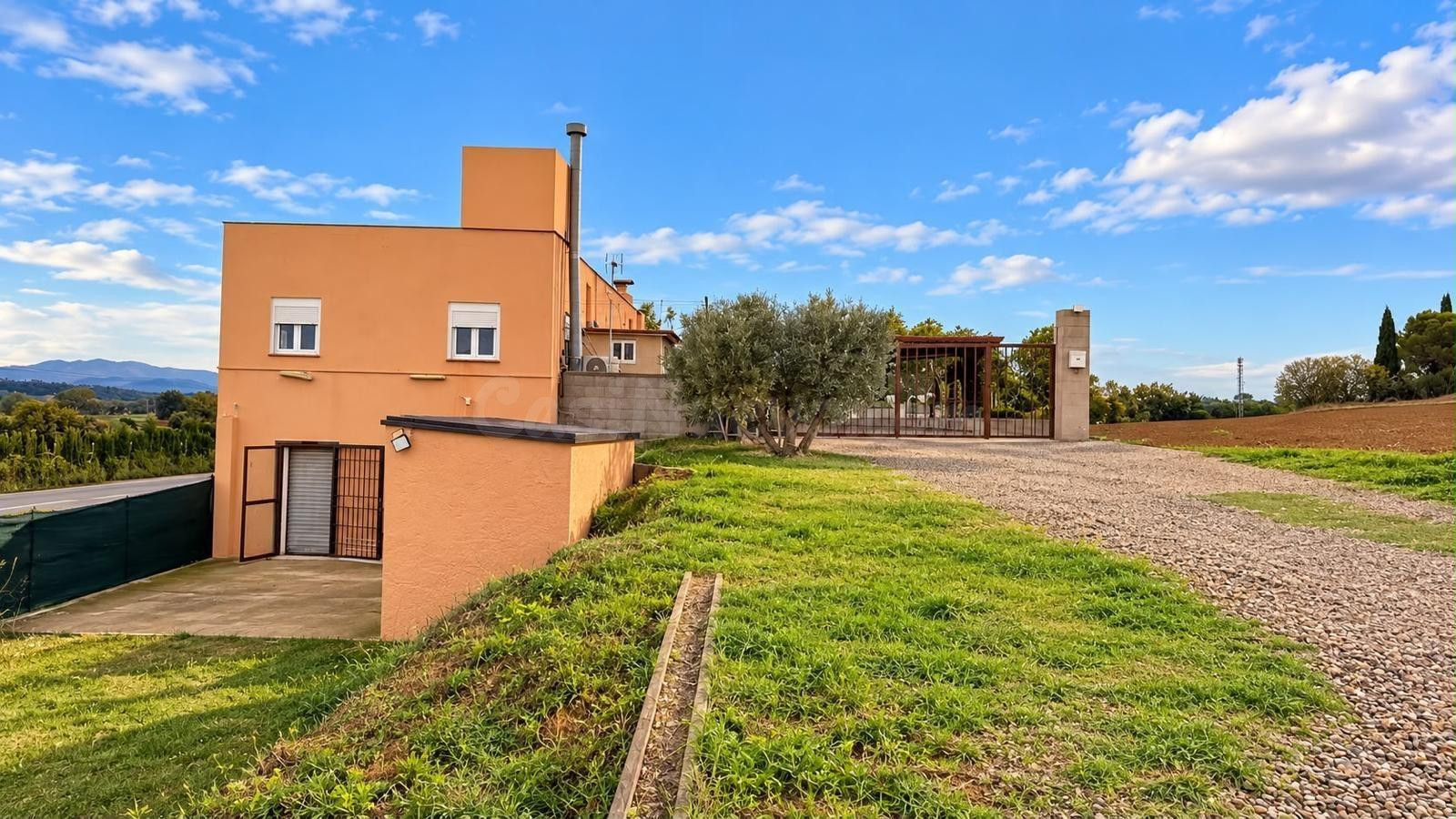 CASA CON JARDÍN Y PISCINA EN LA PERA – VIVIENDA Y NEGOCIO EN UN MISMO LUGAR - foto 2