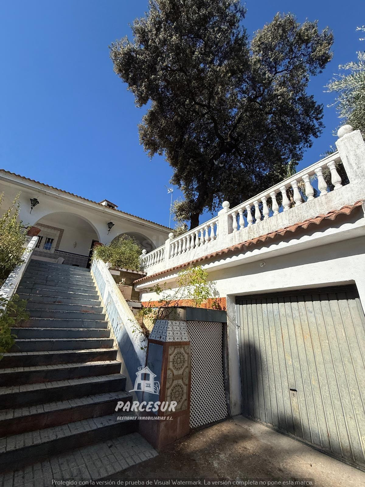 Chalet Independiente con piscina, en la zona de Alcolea.