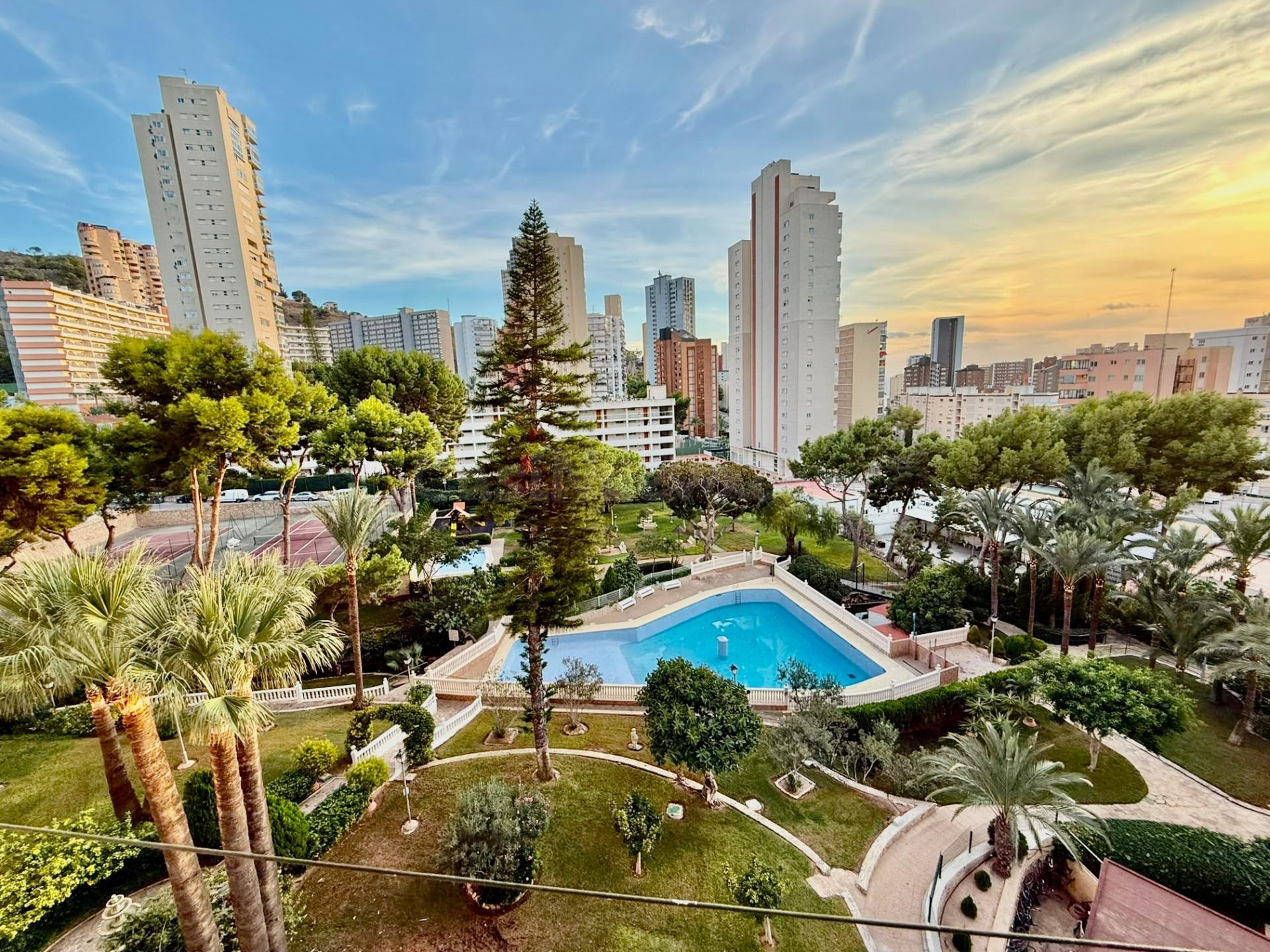 APARTAMENTO DE 1 DORMITORIO CON PISCINA Y PARKING INCLUIDO EN RINCÓN DE LOIX, BENIDORM