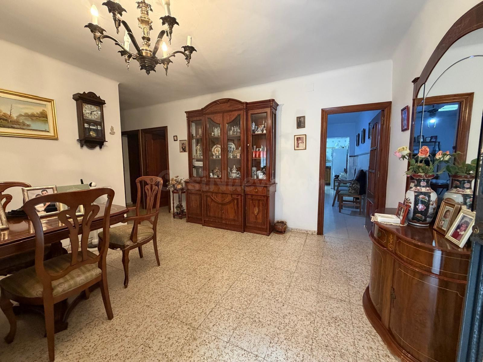 Casa en venta en La Puebla del Río – Vivienda en planta baja con patio y azotea.
