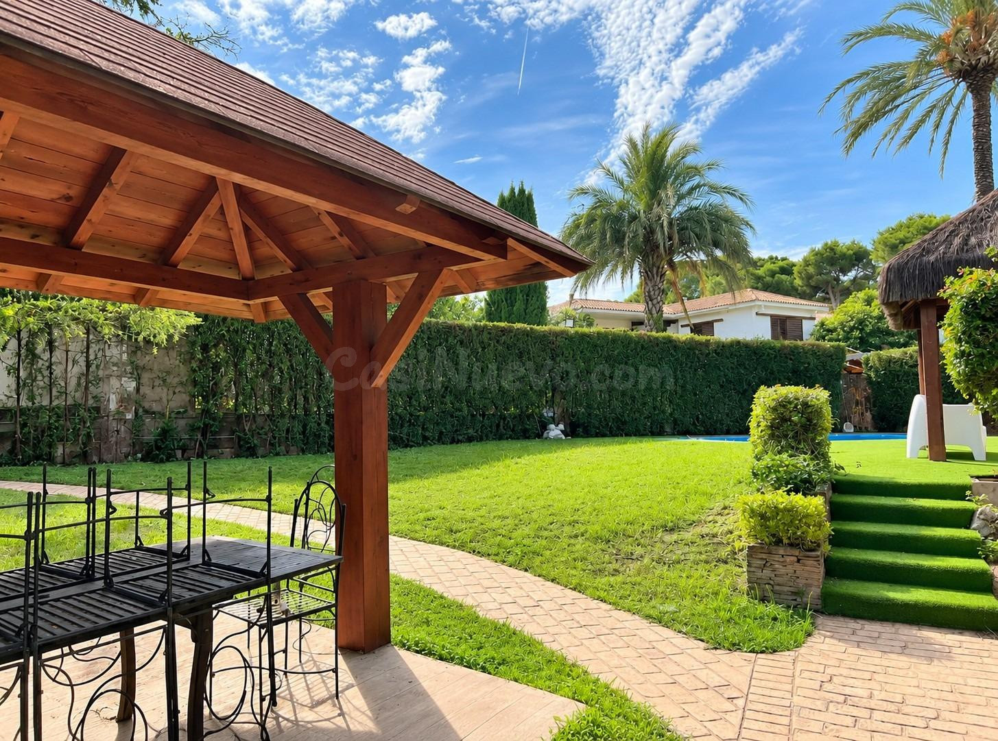 Chalet independiente con piscina privada y 6 dormitorios en La Cañada