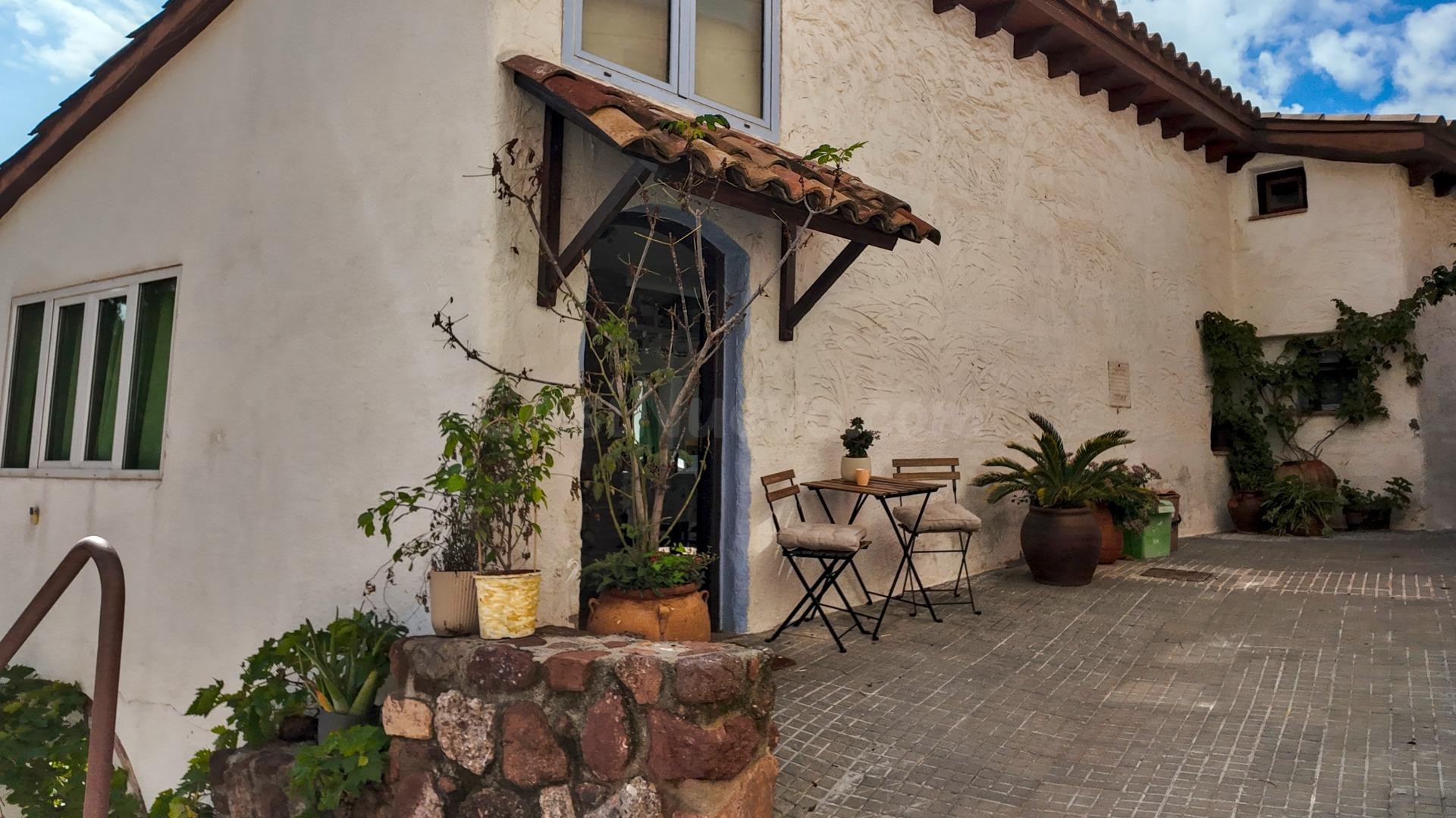 Terraza, balcón y estancias espaciosas integradas en la tranquilidad de Vacarisses - foto 2