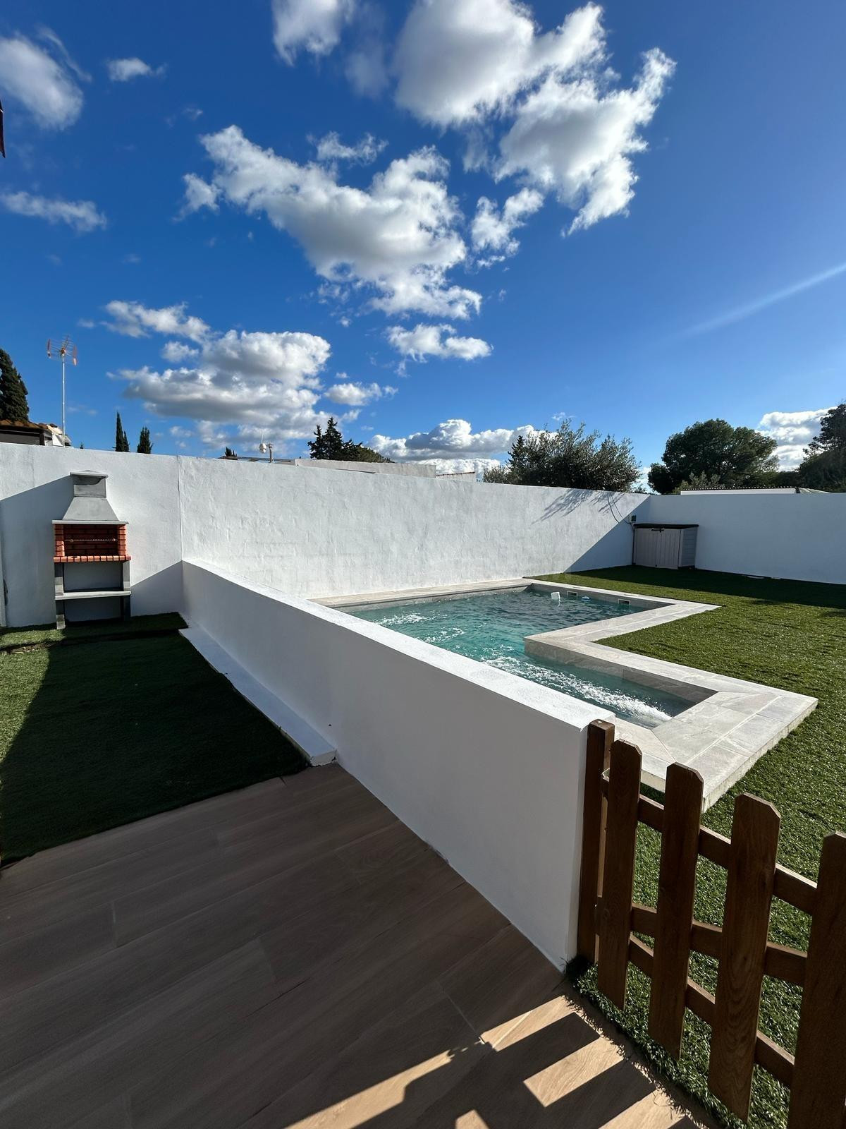 Parcela con casa y piscina en Torrepalma