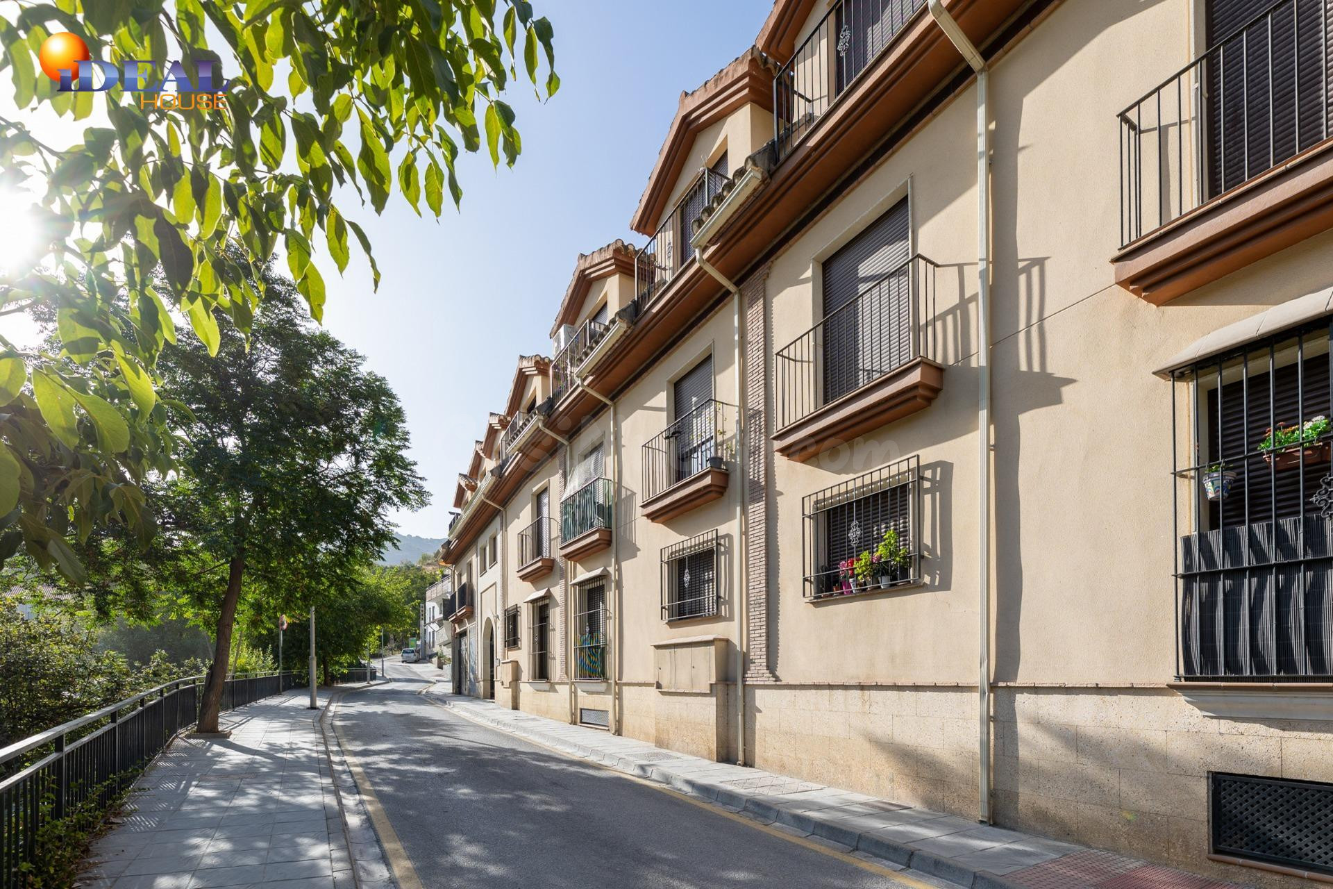 PISO EN EL PUEBLO DE MONACHIL.
