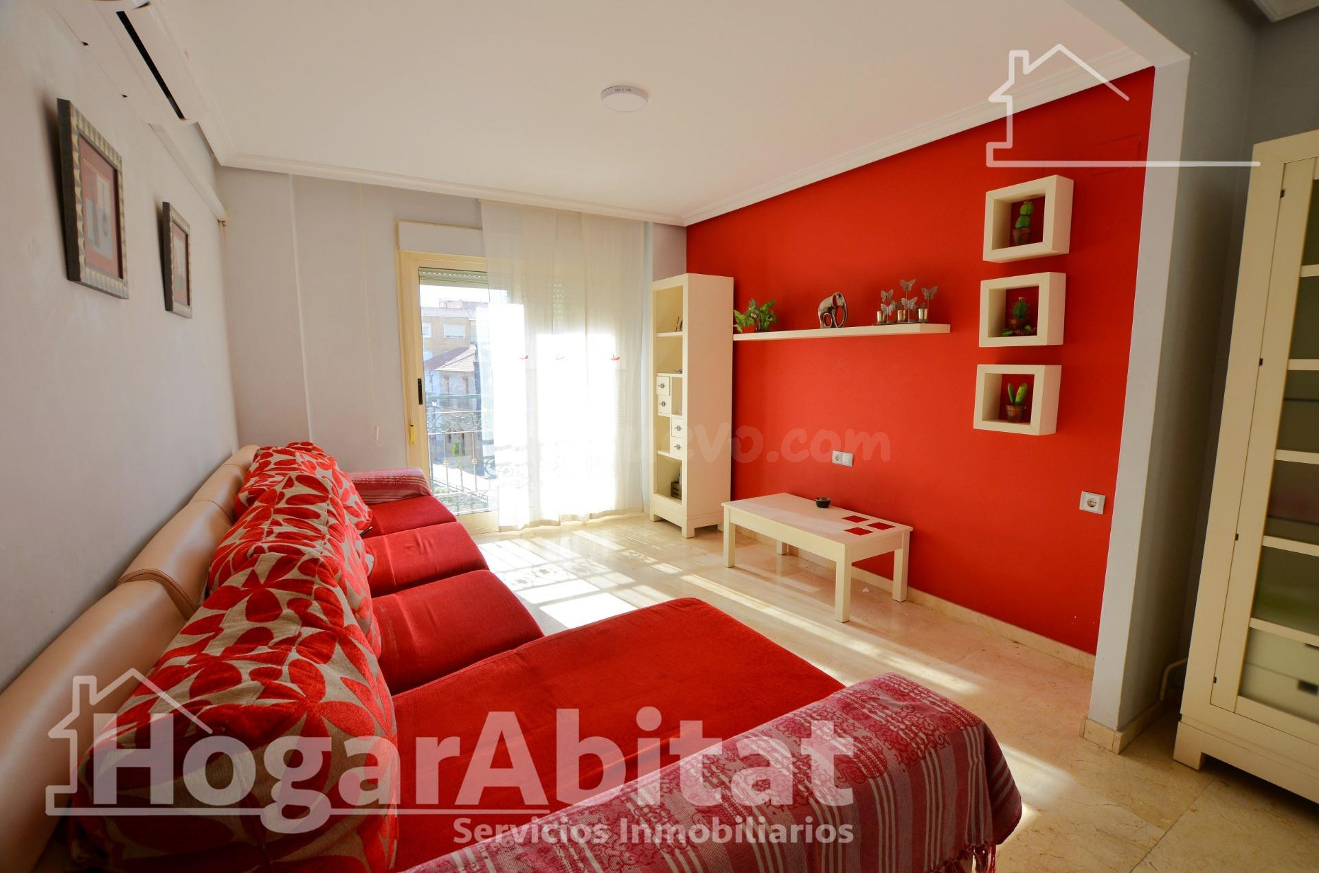 ¡En pleno centro! Impecable, exterior y luminoso con garaje y ascensor, todo amueblado