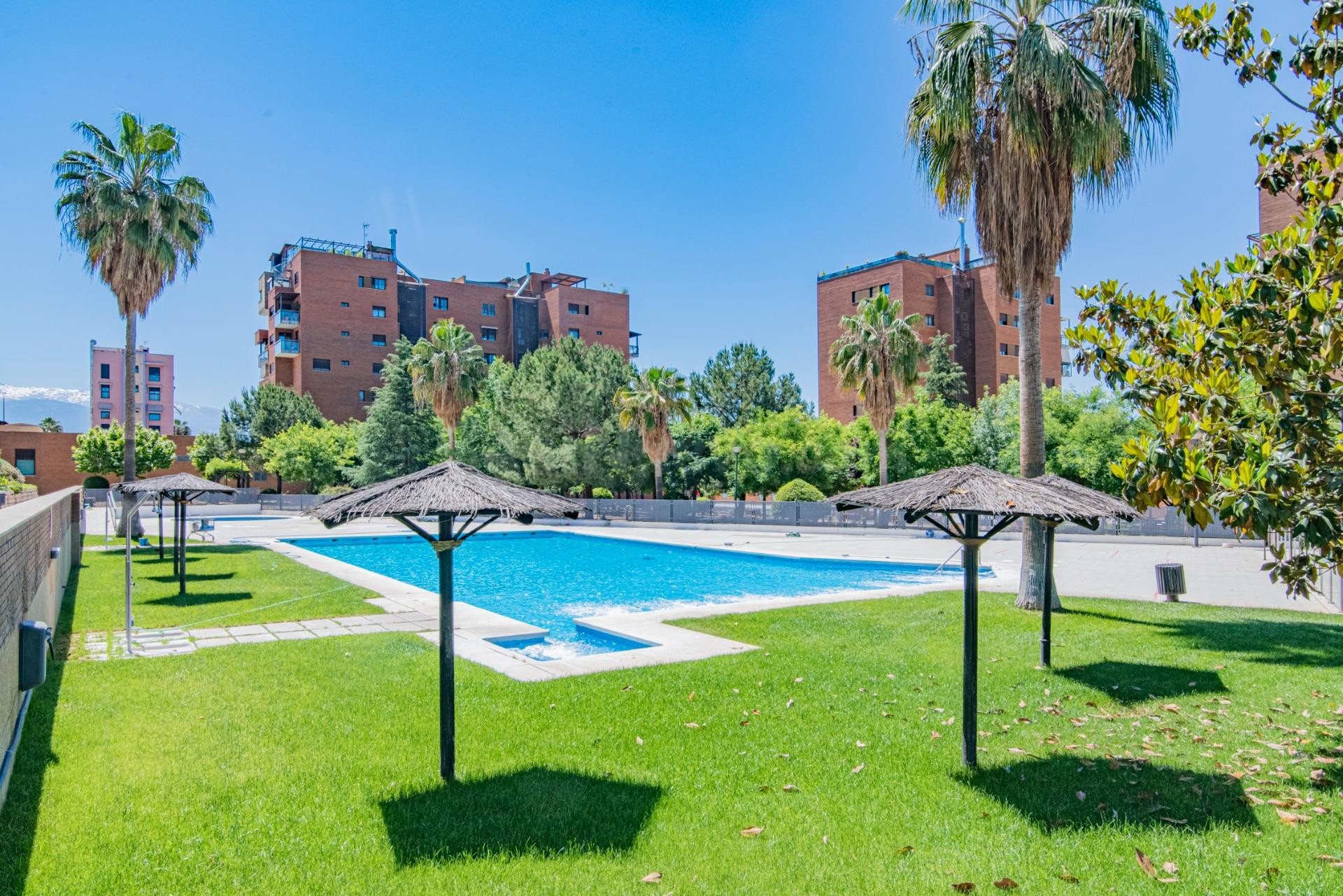 EXCLUSIVO ATICO EN RESIDENCIAL GRAN PARQUE  EN VENTA DE 4 DO