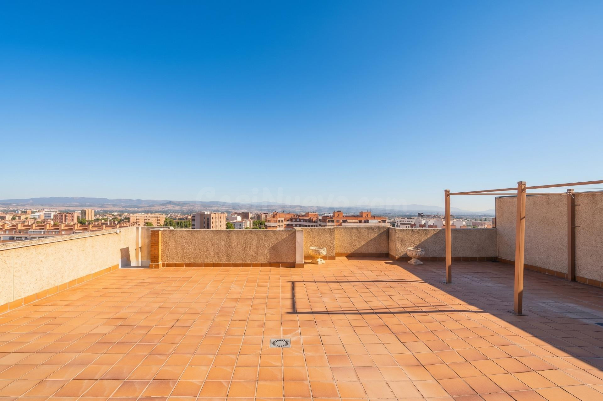 EXCLUSIVO ATICO EN RESIDENCIAL GRAN PARQUE  EN VENTA DE 4 DO - foto 2
