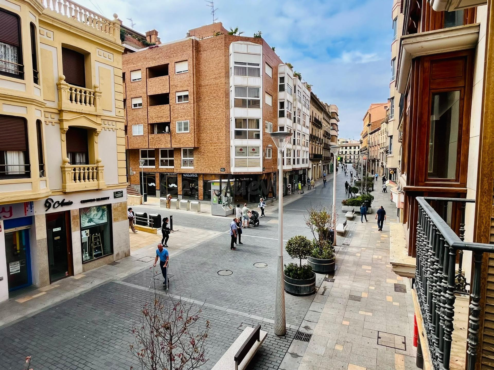Dos pisos unidos actualmente oficina en el centro de Tudela - foto 2