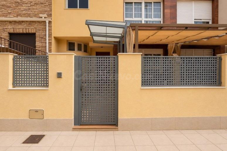 DUPLEX DE 5 DORMITORIOS Y SOTANO PRIVADO