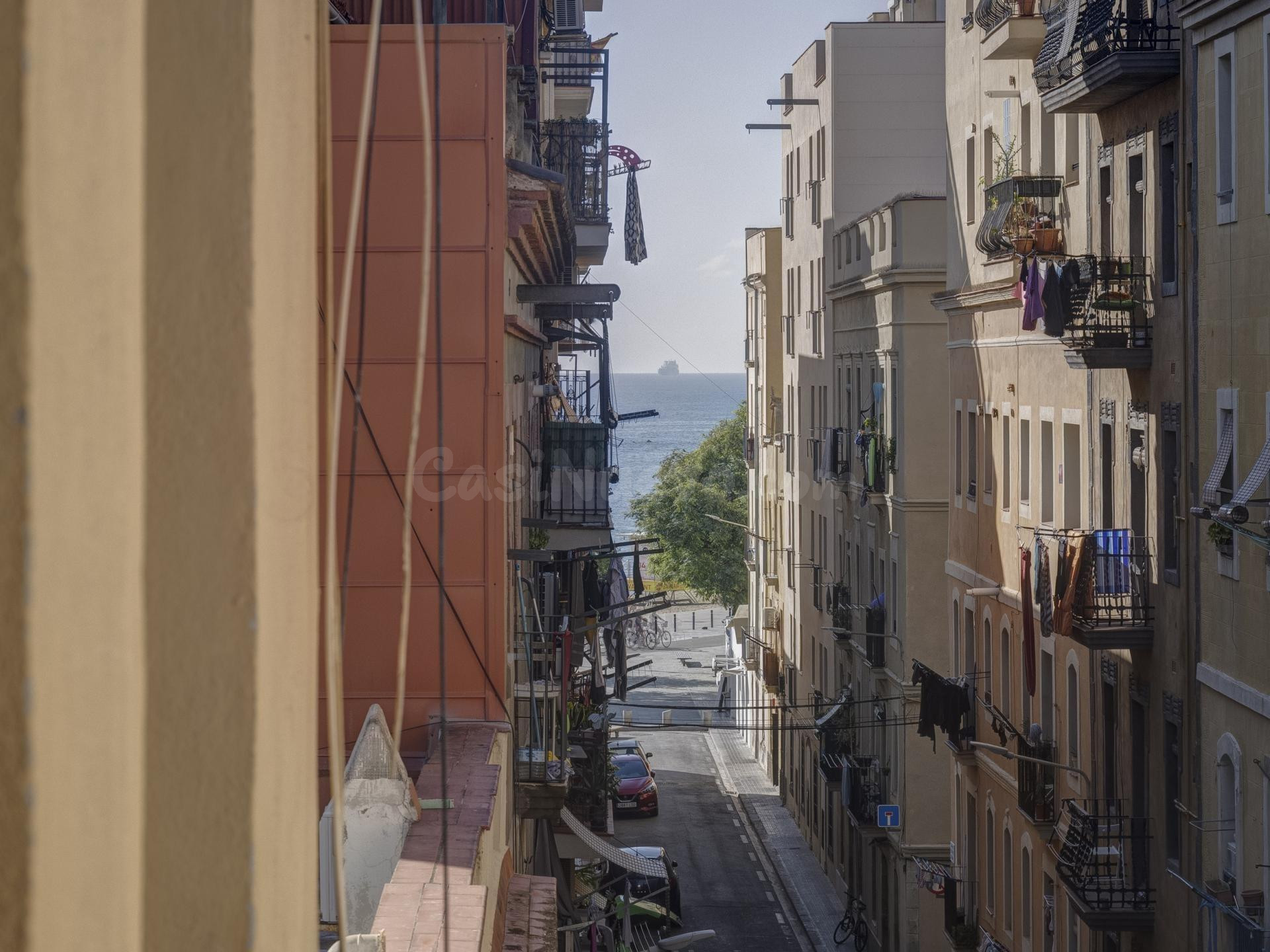 PISO EN OFERTA EN LA BARCELONETA