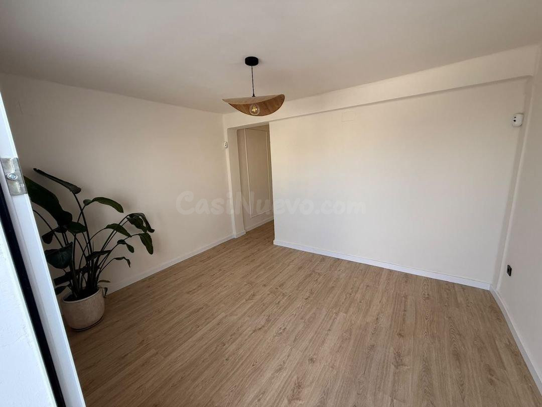 Exclusivo Ático Reformado con Terraza de 25 m2 en la misma A - foto 3