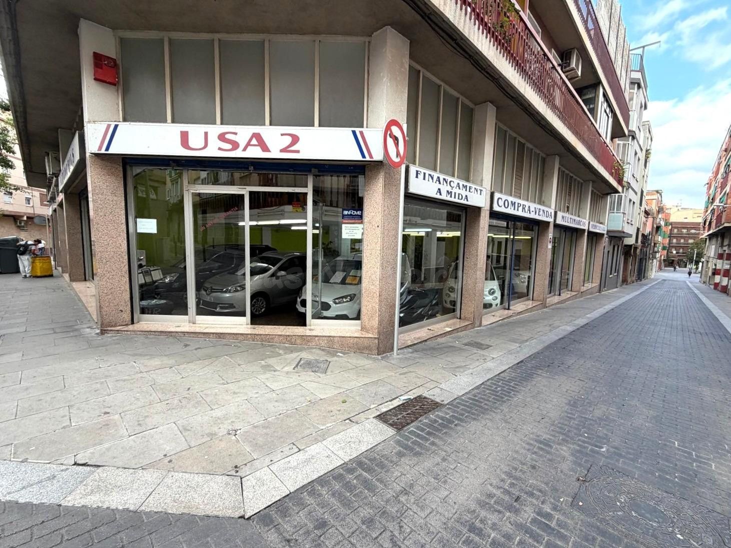 Amplio Local Comercial en el Centro de Santa Coloma de Gramanet por €290,000