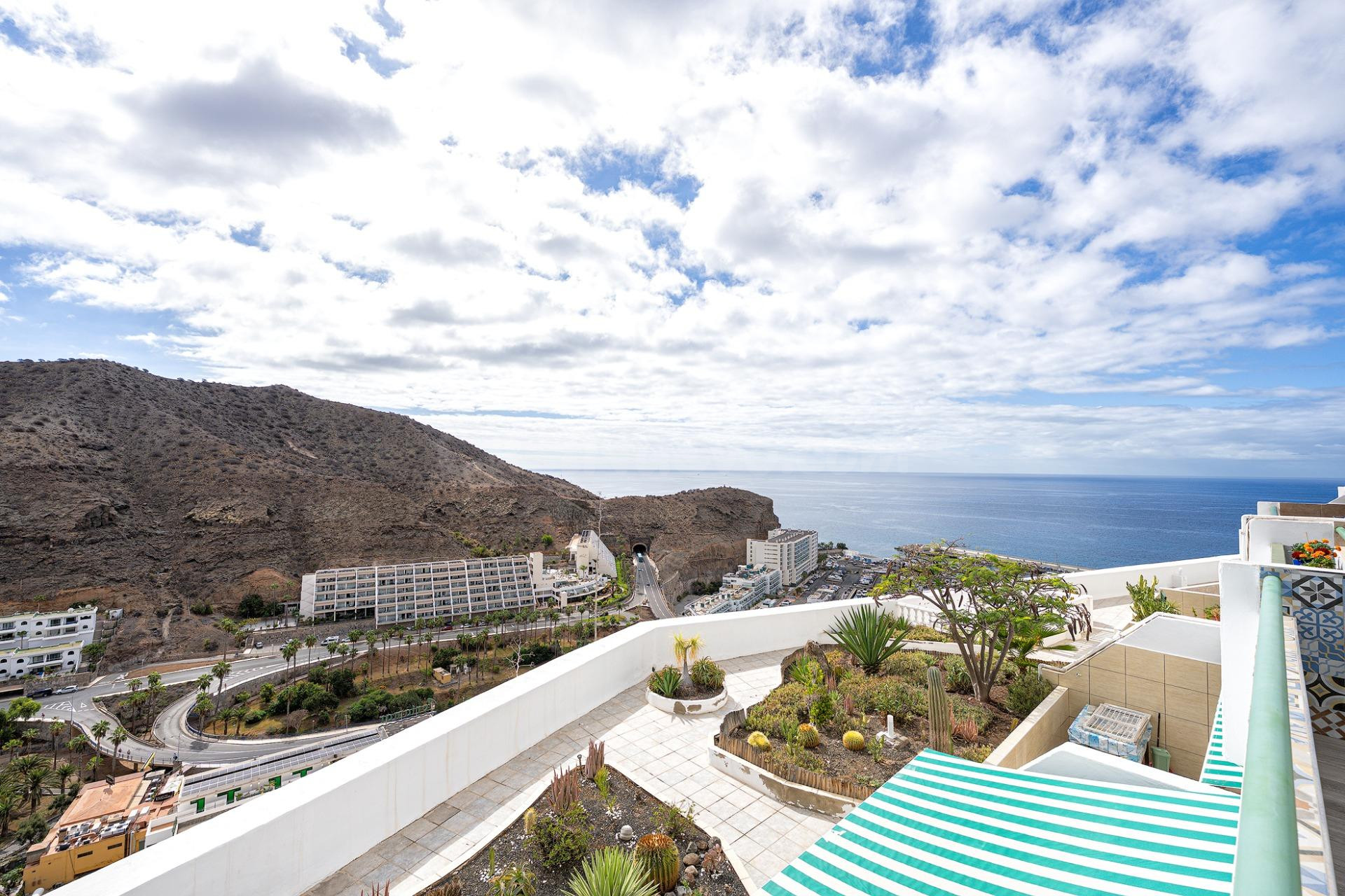 Exclusivo apartamento reformado en esquina con vistas panorámicas al océano – Corona Amarilla, Puerto Rico