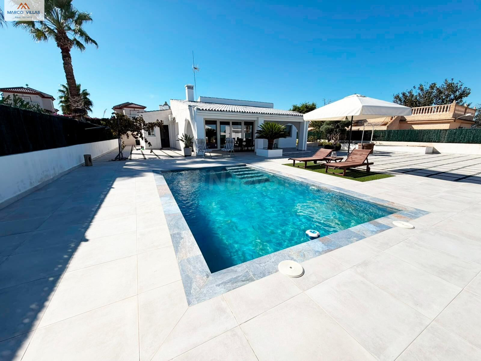 ESPECTACULAR CHALET REFORMADO - 1332LM - INMOBILIARIA EN GUARDAMAR DEL SEGURA MARCO VILLAS REAL ESTATE