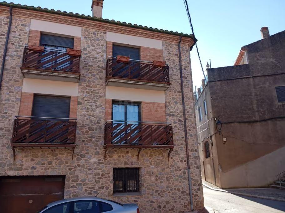 SE VENDE casa independiente ALQUILADA en Darnius - foto 5