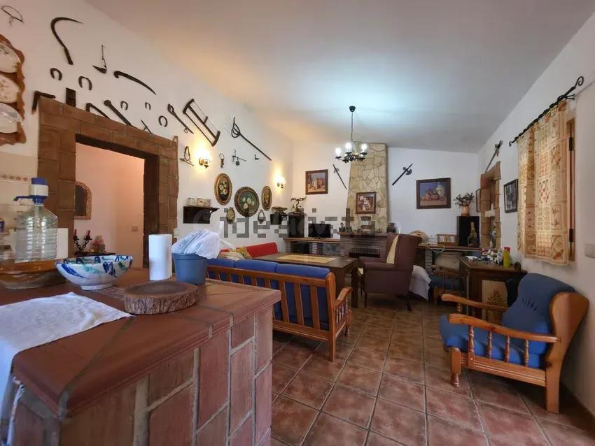 Casa de 120m2, 2 habitaciones, 1 baño en finca rústica de 4.719m2 plantación en producción en venta en Arenas, Vélez - Málaga