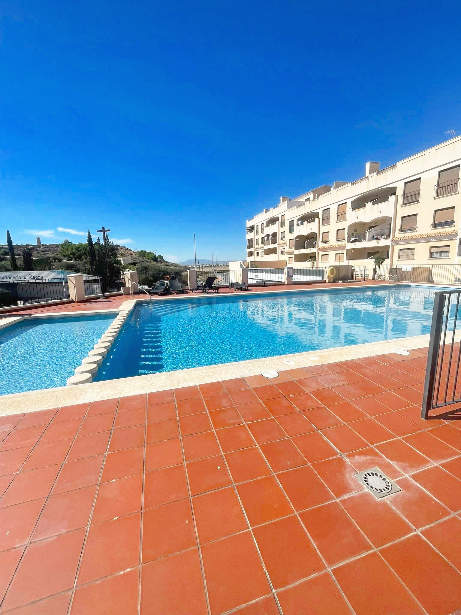 ATICO CON GRAN TERRAZA PRIVATIVA, VISTAS DESPEJADAS Y PISCINA EN SUCINA
