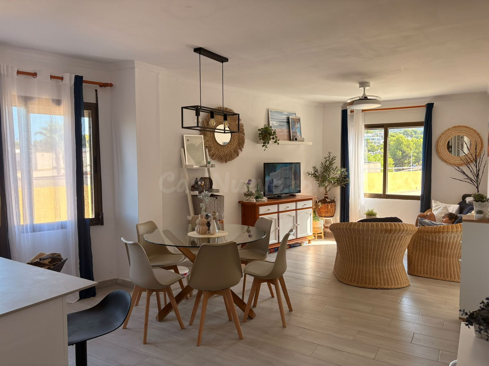 Piso reformado con piscina comunitaria en Moraira, alquiler de temporada