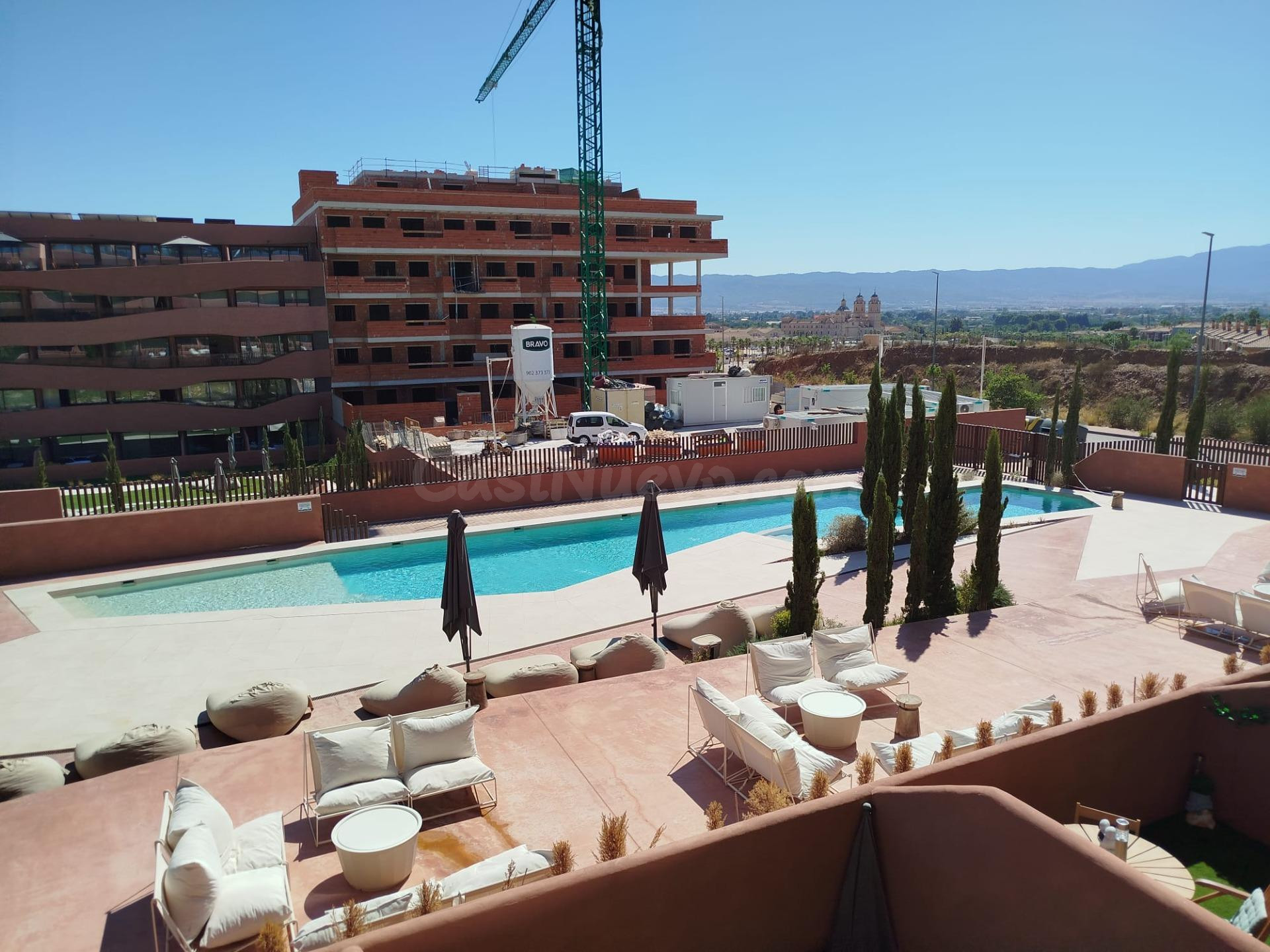¡Se alquila en Guadalupe, estudio con piscina comunitaria!
