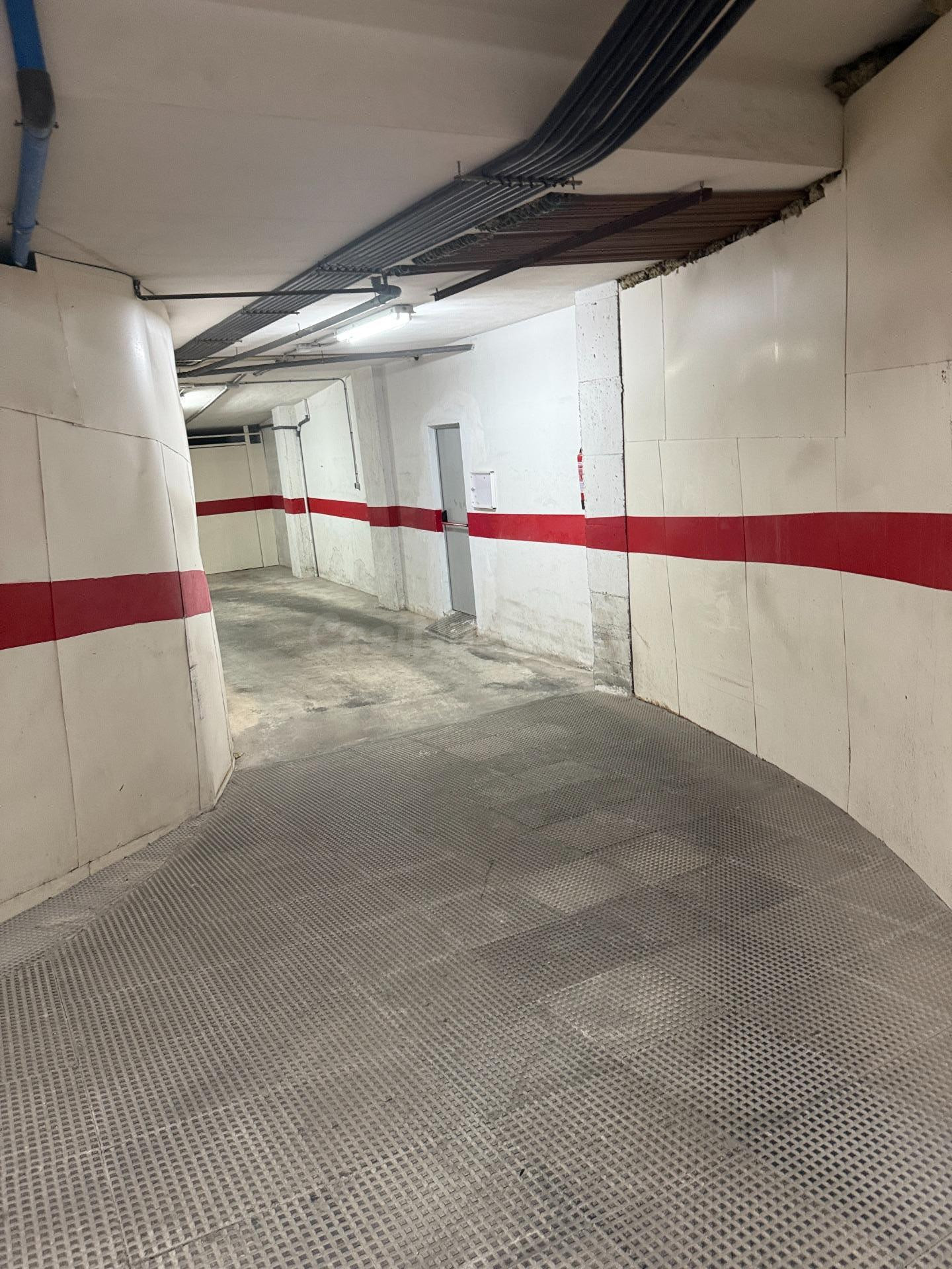 GARAJE  CERRADO 30M2 EN LA  CALLE RAMON GALLUD - foto 2