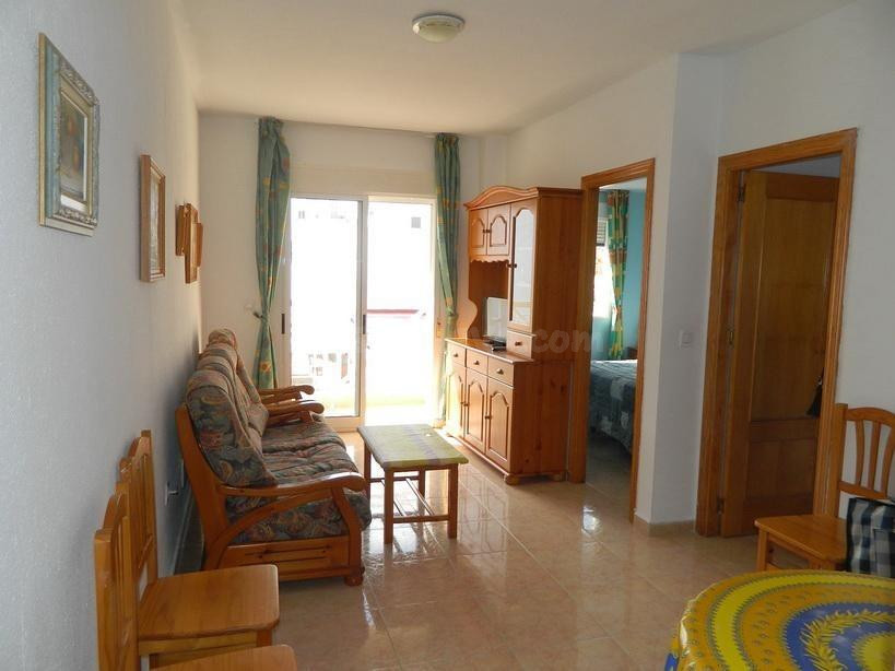 Bonito piso centrico con piscina comunitaria - foto 3