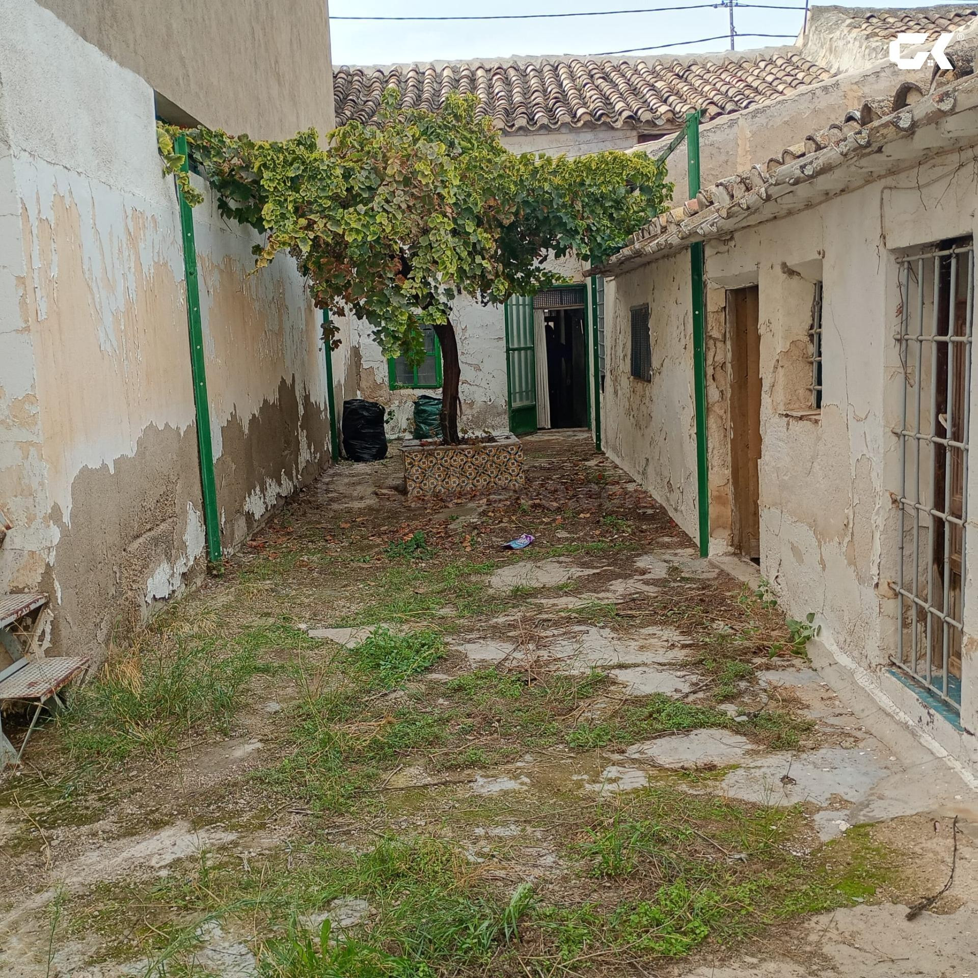 Casa con alma en Zarcilla de Ramos: arcos, vigas y un patio que espera - foto 3