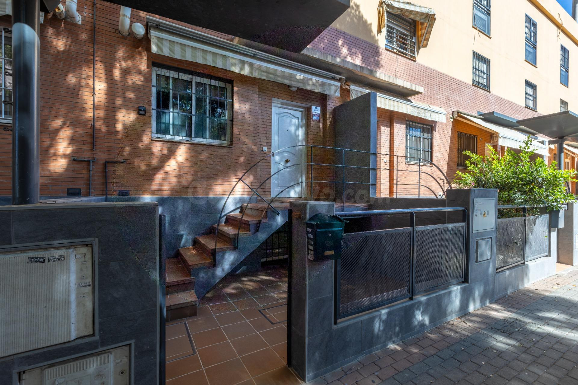 CASA ADOSADA EN VENTA EN LOS BERMEJALES