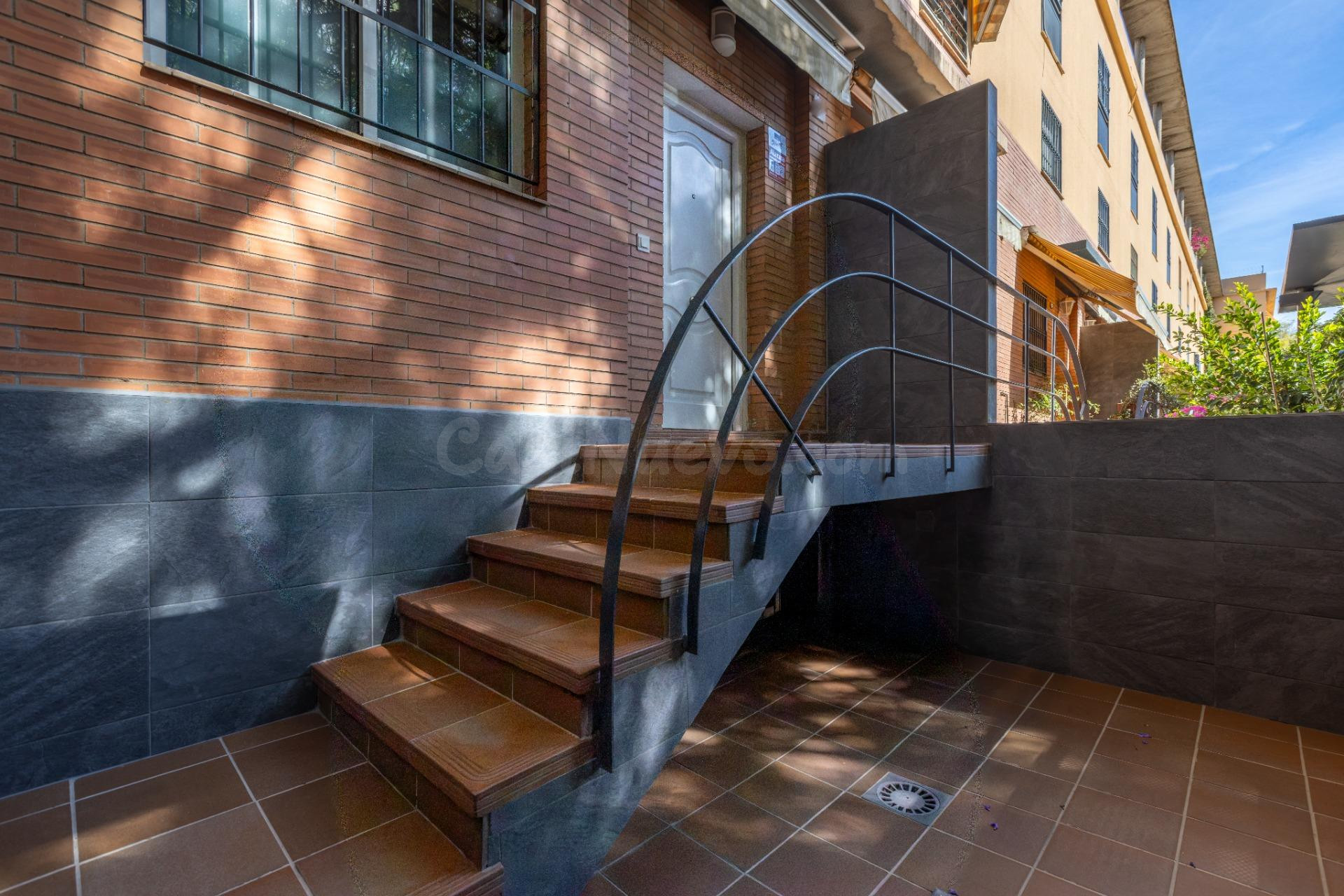 CASA ADOSADA EN VENTA EN LOS BERMEJALES - foto 2