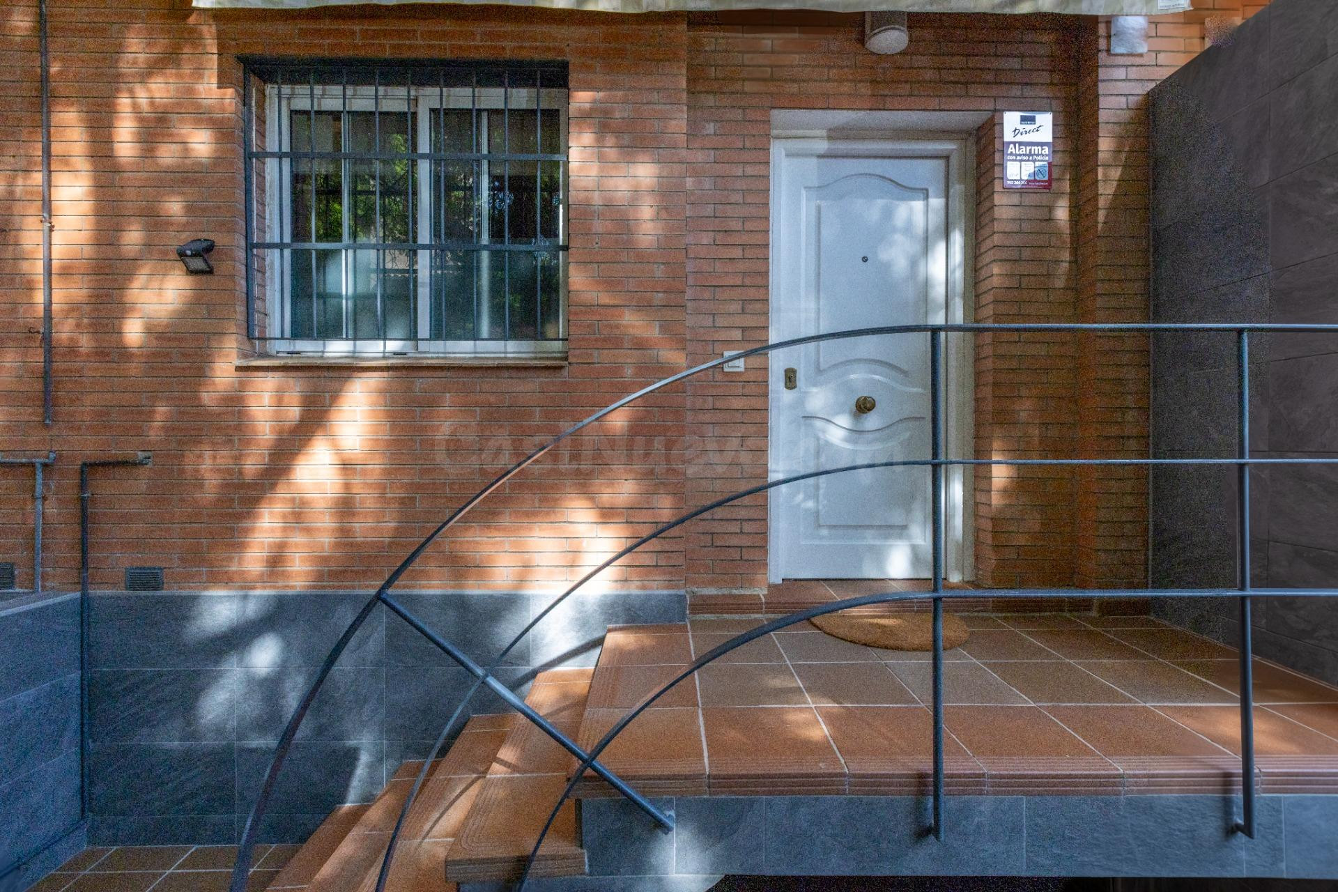 CASA ADOSADA EN VENTA EN LOS BERMEJALES - foto 3