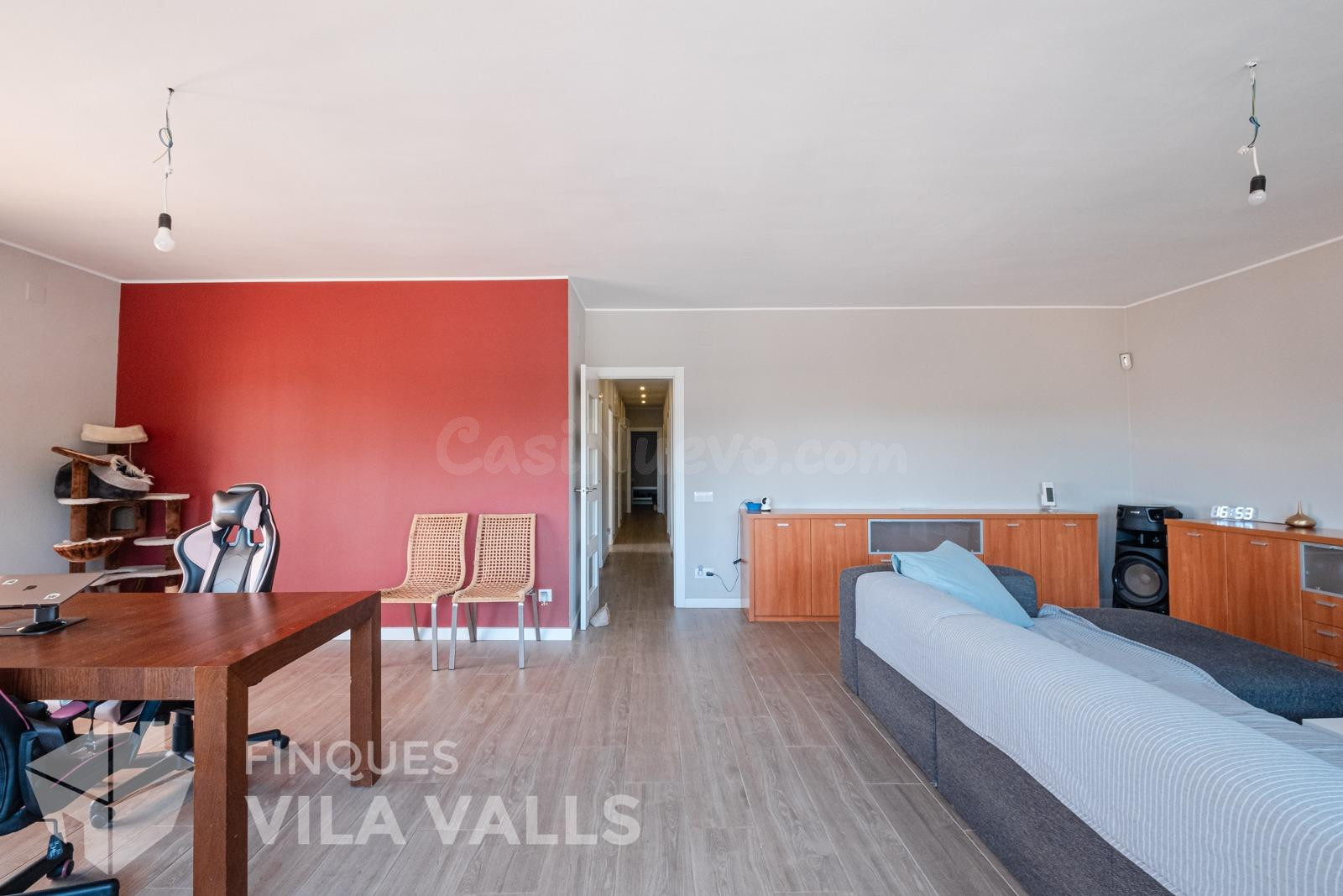 Casa a quatre vents amb gran terrassa i garatge per a 2 cotx - foto 4