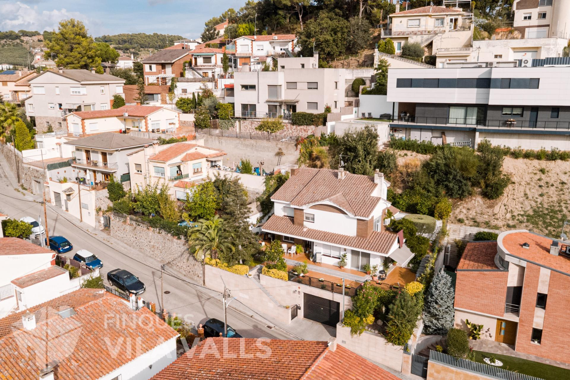 Casa con terraza, jardín y amplios espacios - foto 3