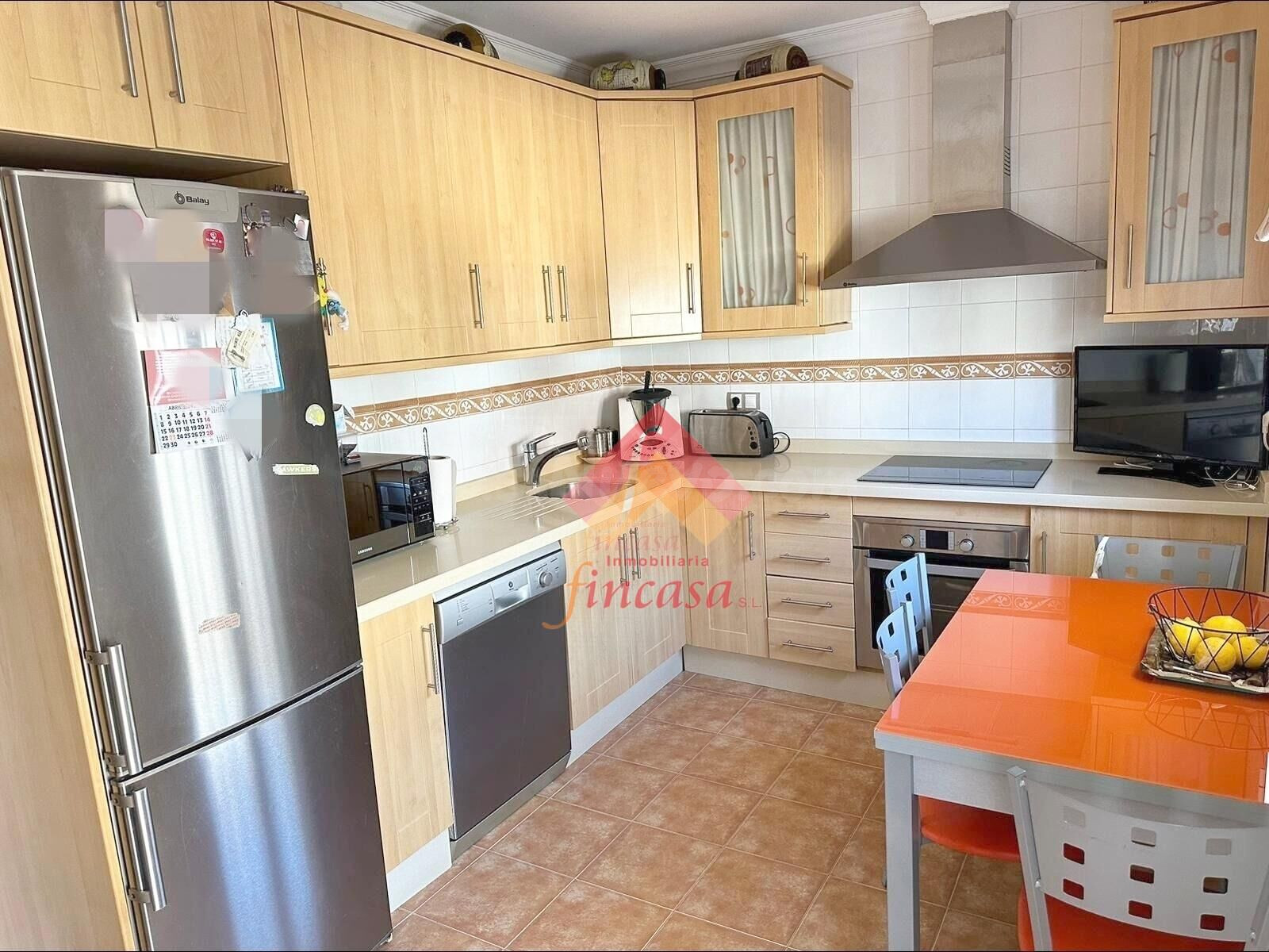 ESTUPENDA CASA ADOSADA EN LA ZONA DE ARENAL - foto 3