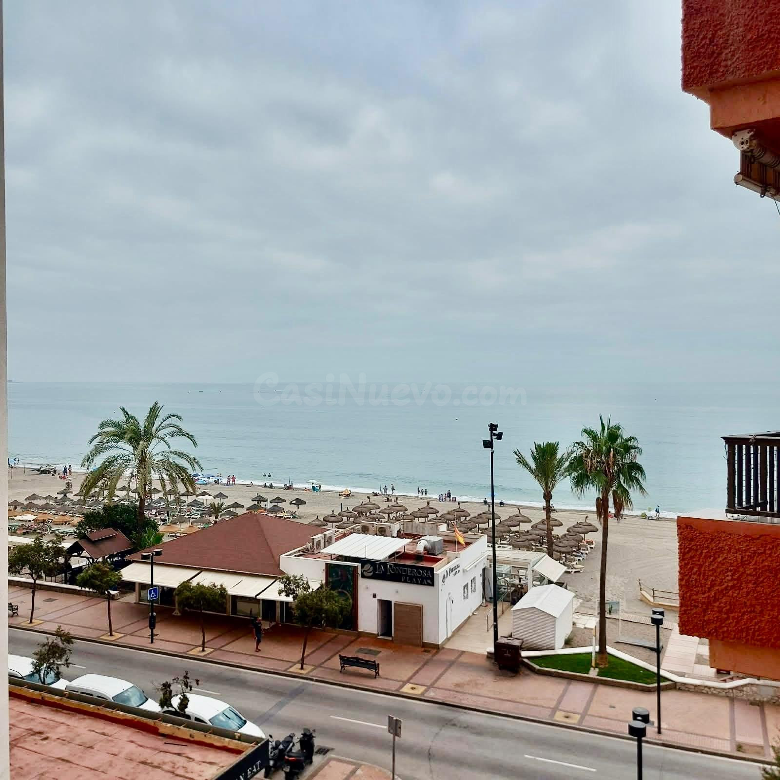 ESTUDIO RECIÉN REFORMADO EN PRIMERA LÍNEA DE PLAYA – FUENGIROLA