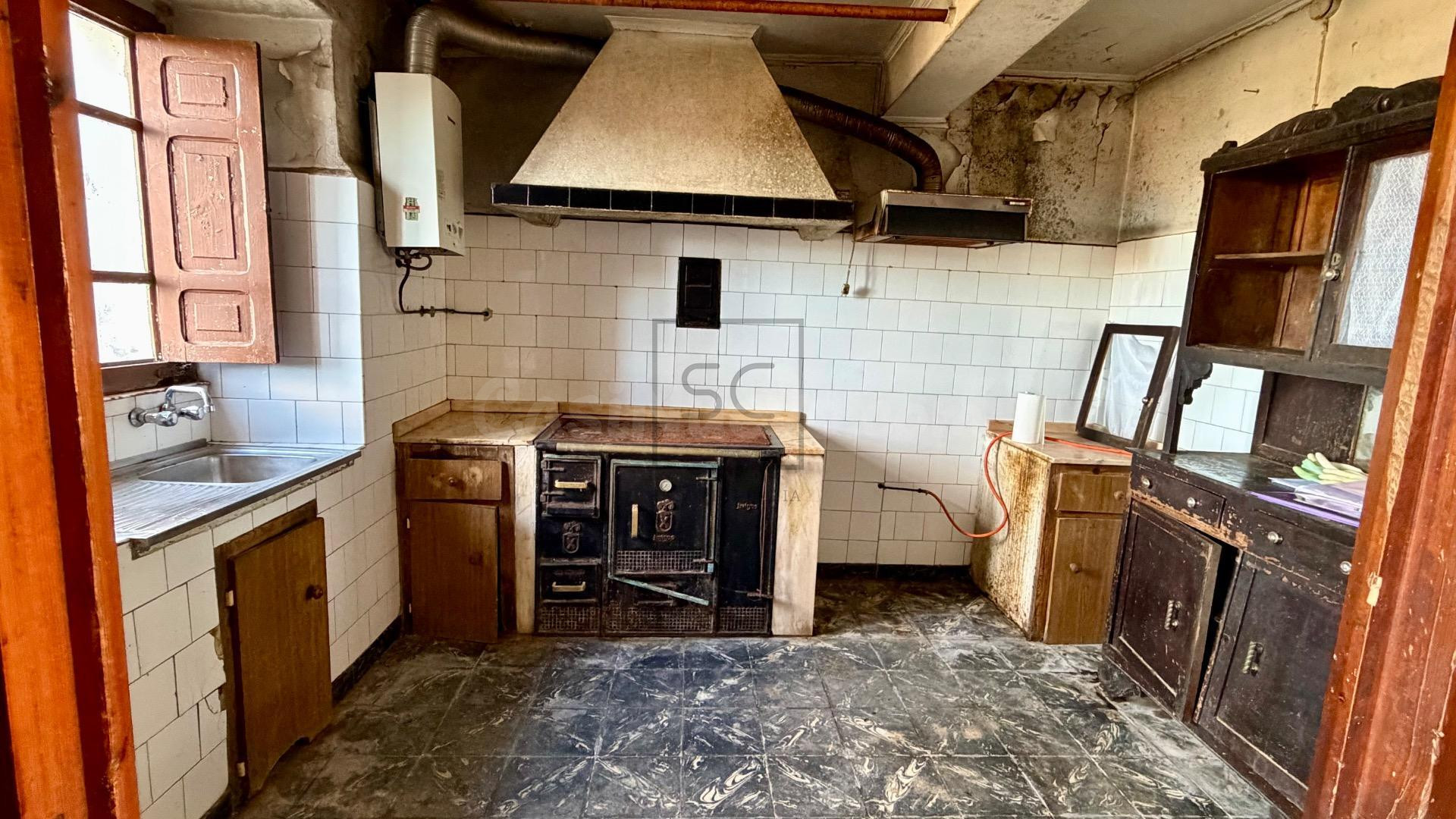 Casa adosada, para reformar en Neda. - foto 4