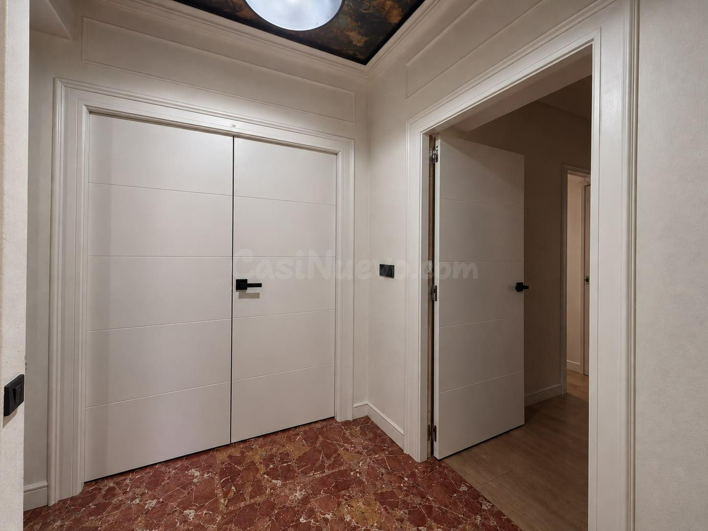 PISO EN VENTA DE 4 DORMITORIOS, 3 BAÑOS, BALCÓN Y PATIO - foto 3