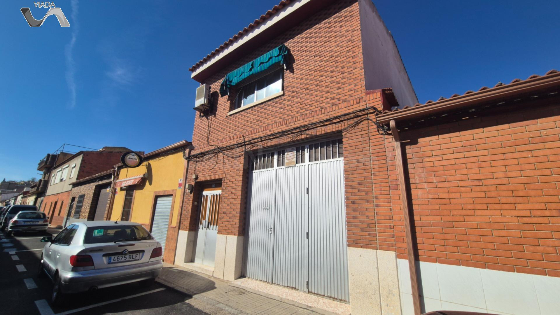 Casa con nave