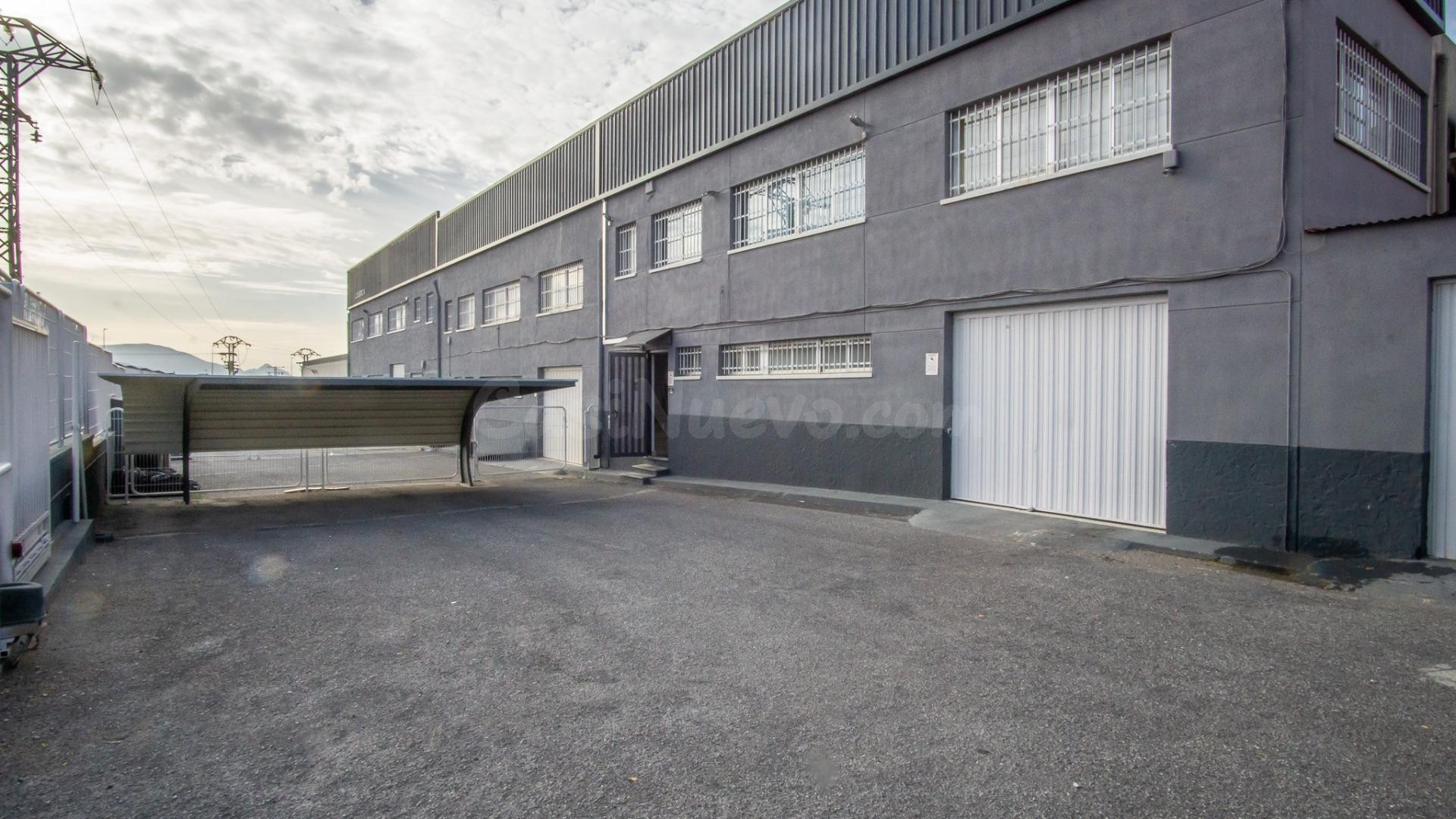 Nave para fabricacion de calzado totalmente equipada lista para trabajar.