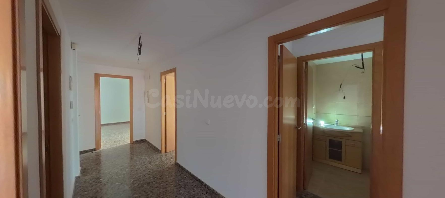 Piso luminoso con amplia terraza y ascensor en Favara (Valencia) - 4 habitaciones y 3 baños