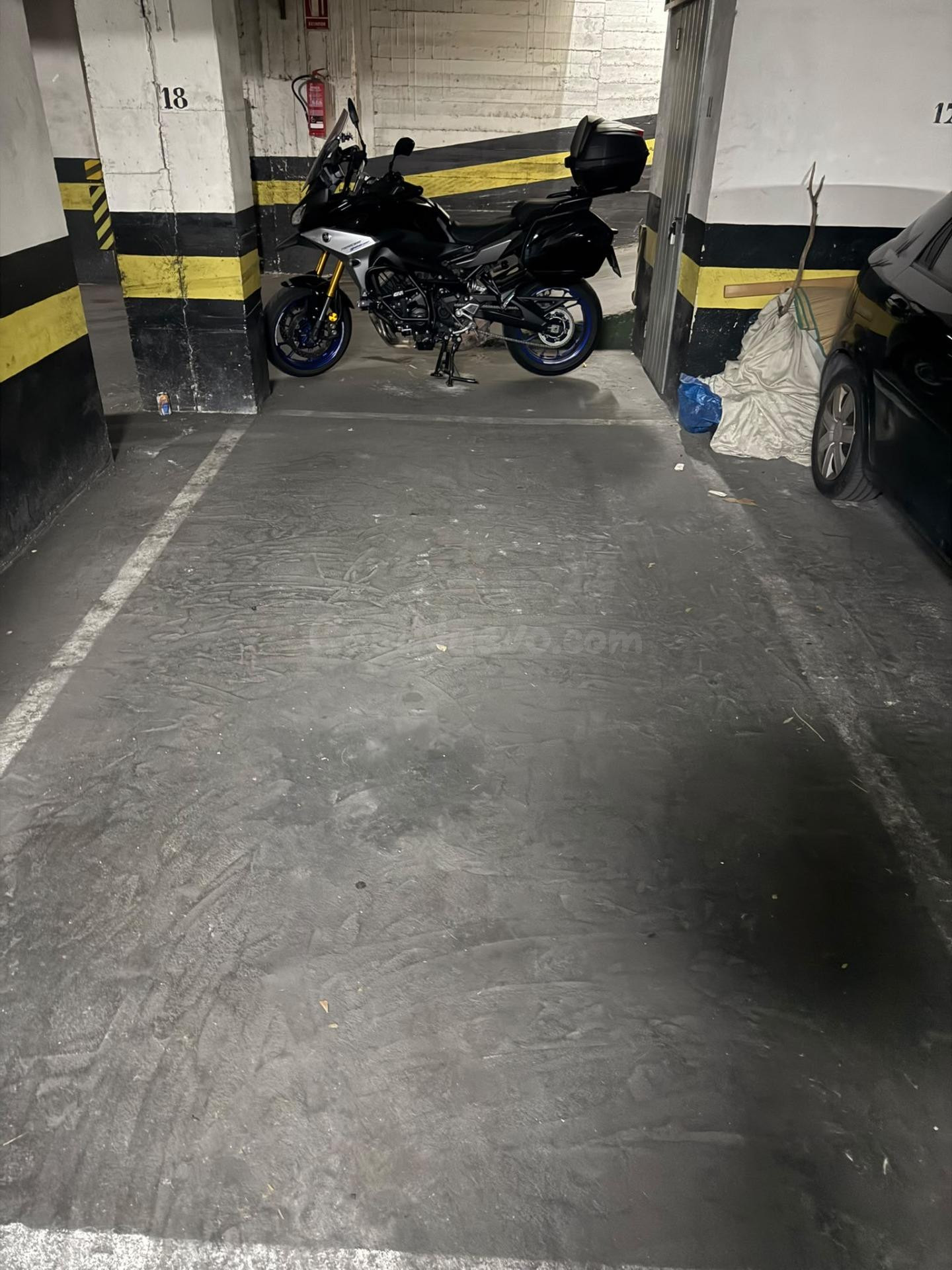 ¡Plaza de parking con espacio para moto y trastero en venta!
