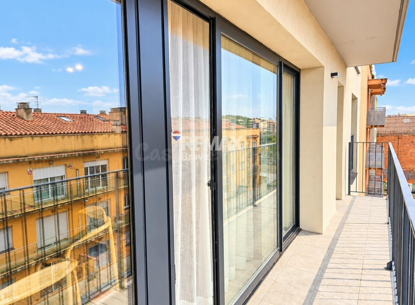 GIA46AC - Girona centro | Piso moderno en el centro de Girona con balcón, parking y trastero - foto 4