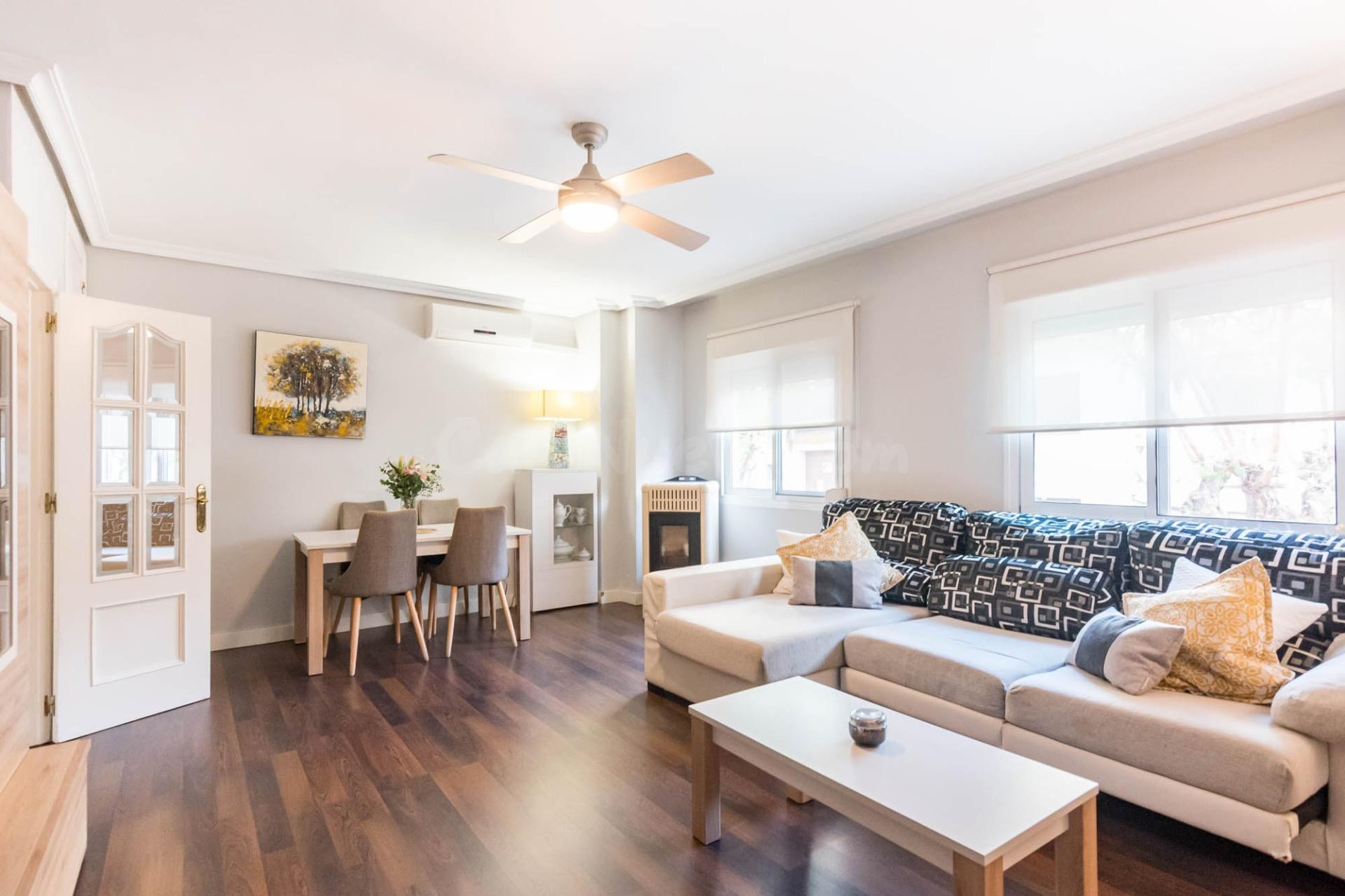 CASA CON GARAJE DE 106 M2, BUHARDILLA Y 3 PLANTAS EN EL CENTRO DE MOLINA