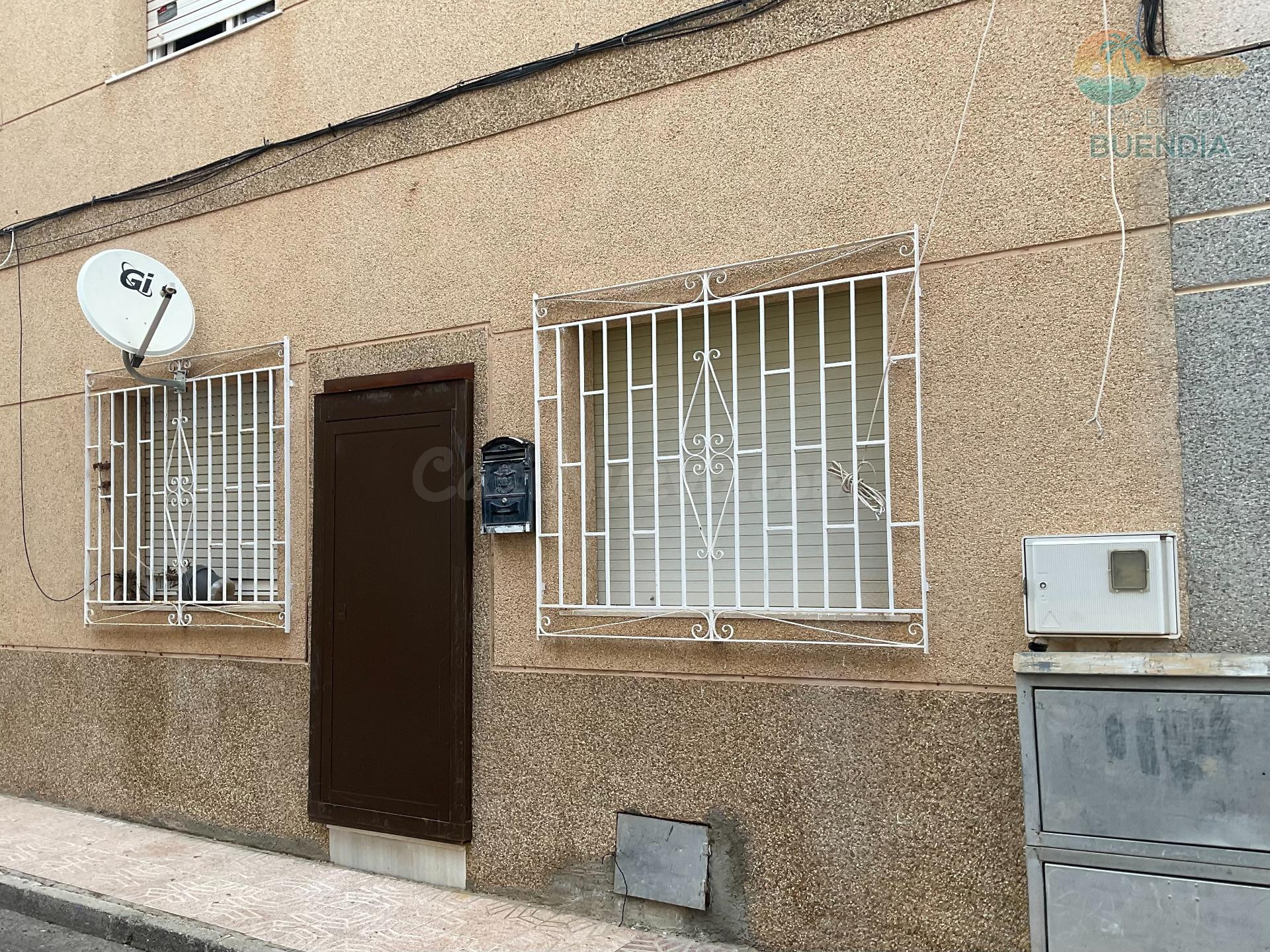 APARTAMENTO EN PLANTA BAJA EN LA ZONA DE PLAYASOL.