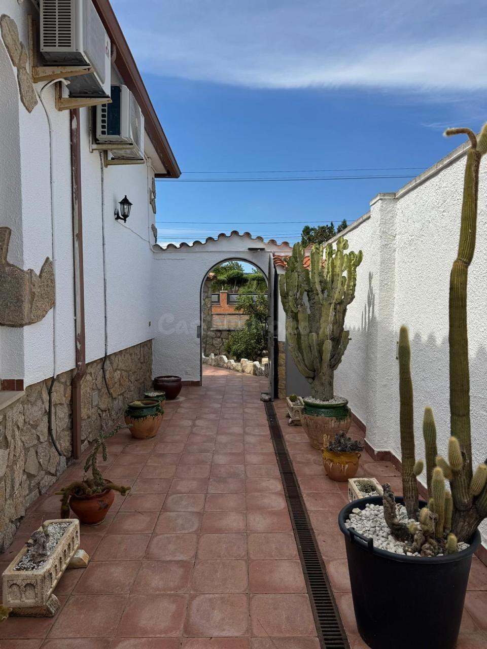 Chalet independiente con gran jardín y piscina en Mont-roig  - foto 3