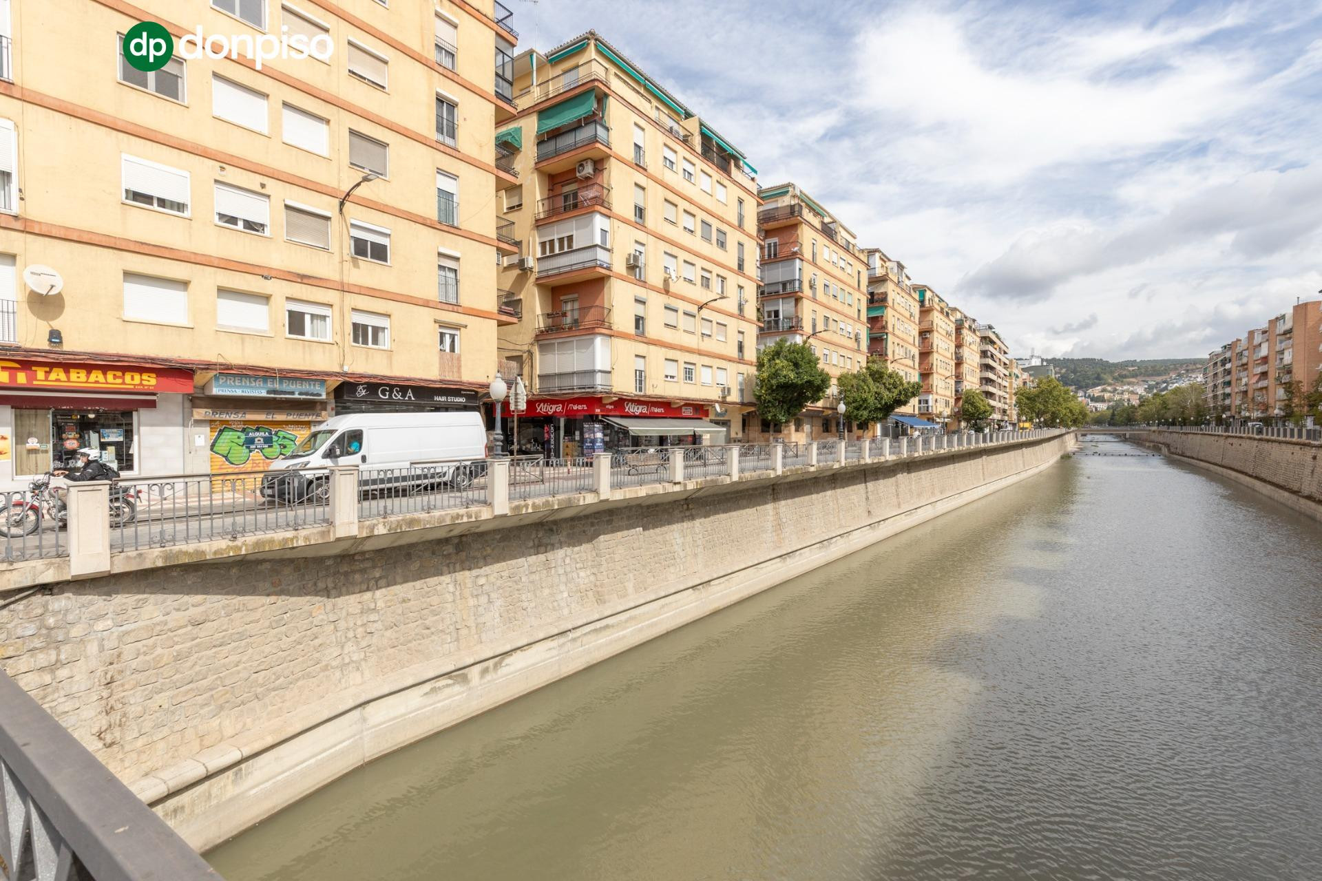 PISO AMPLIO DE TRES DORMITORIOS EN RIBERA DEL GENIL-CAMINO DE RONDA