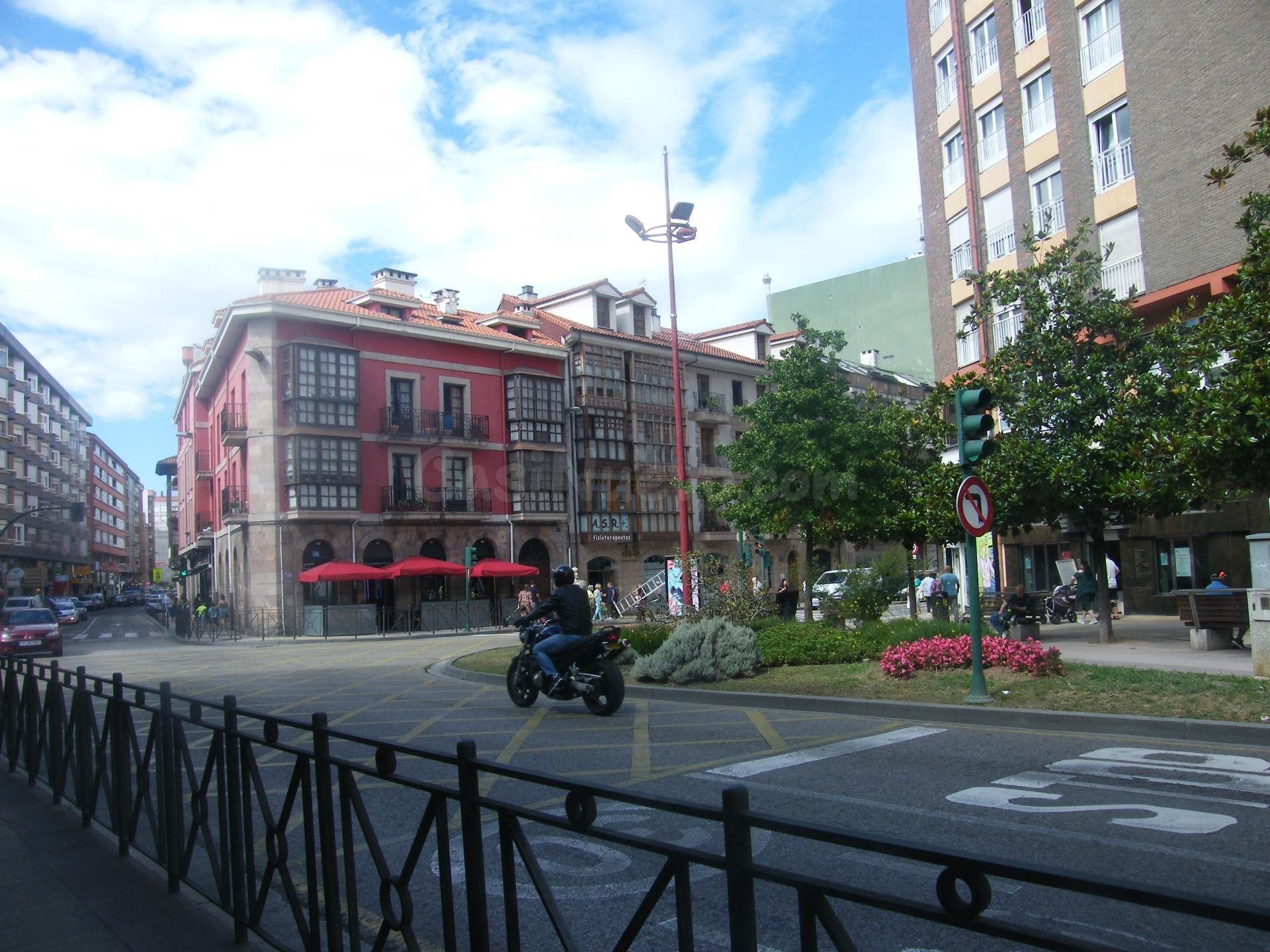 Local Comercial en Cuatro Caminos - Torrelavega - foto 2