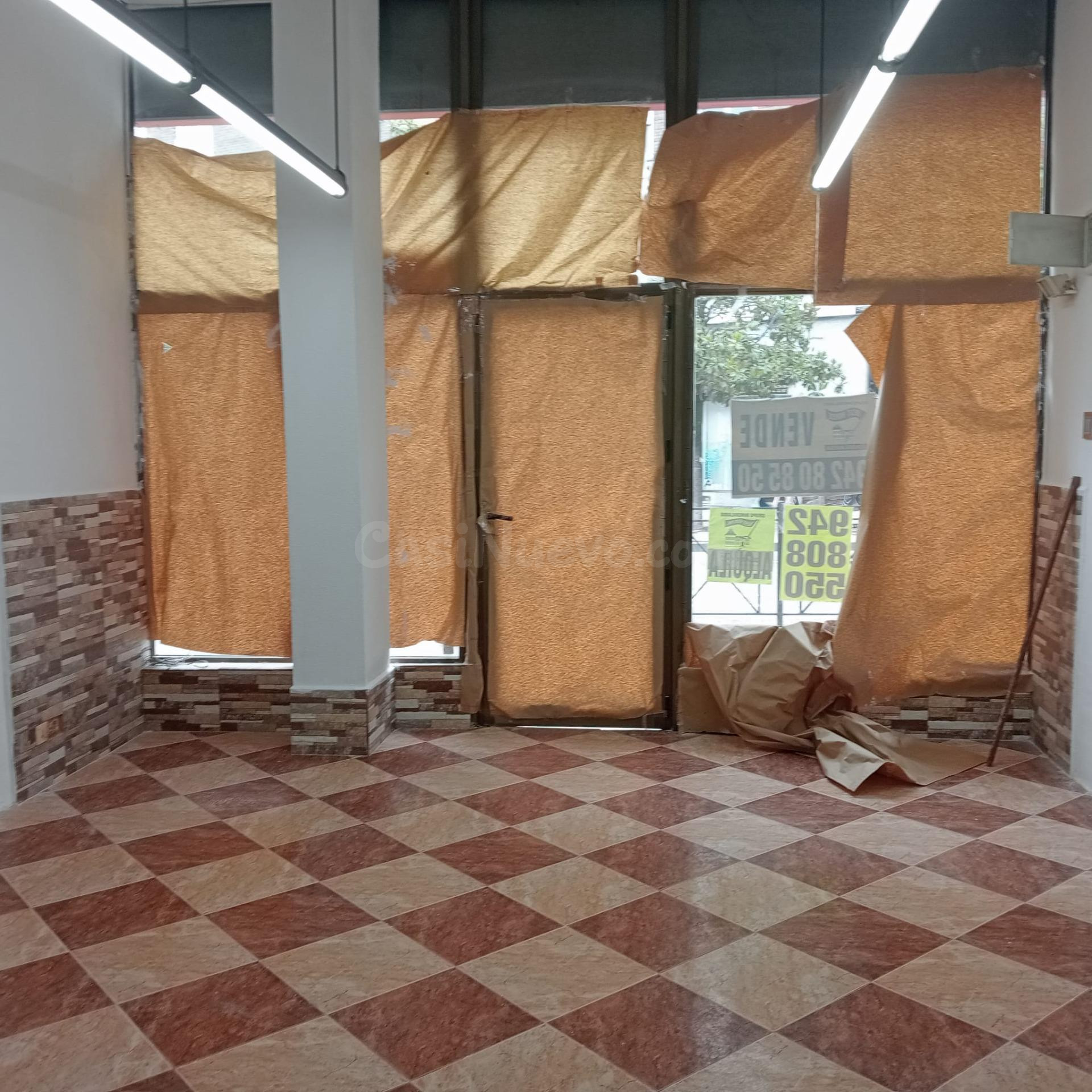 Local Comercial en Cuatro Caminos - Torrelavega - foto 3