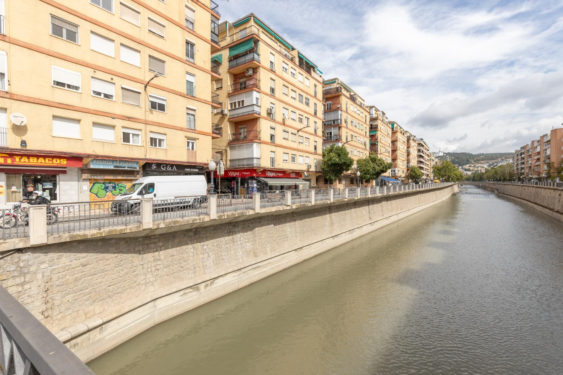PISO AMPLIO DE TRES DORMITORIOS EN RIBERA DEL GENIL-CAMINO DE RONDA