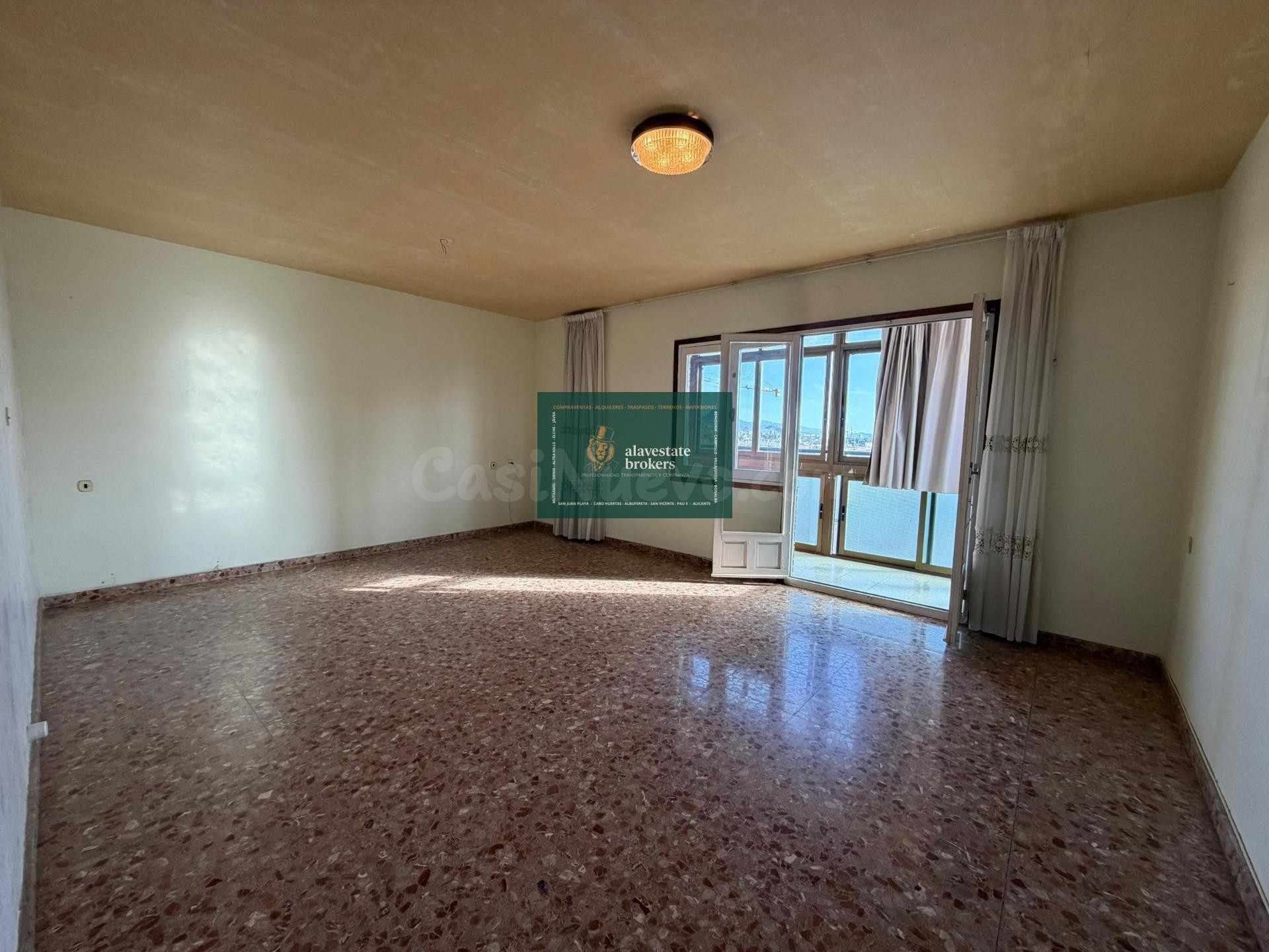 Amplia vivienda de 4 dormitorios en el centro de San Juan de Alicante
