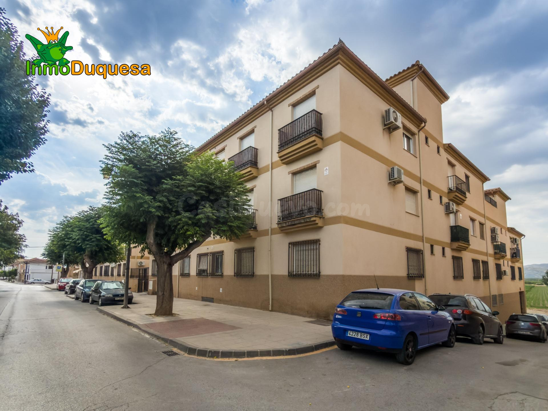 Piso de 3 Dorm. con 2 baños + APARCAMIENTO y TRASTERO